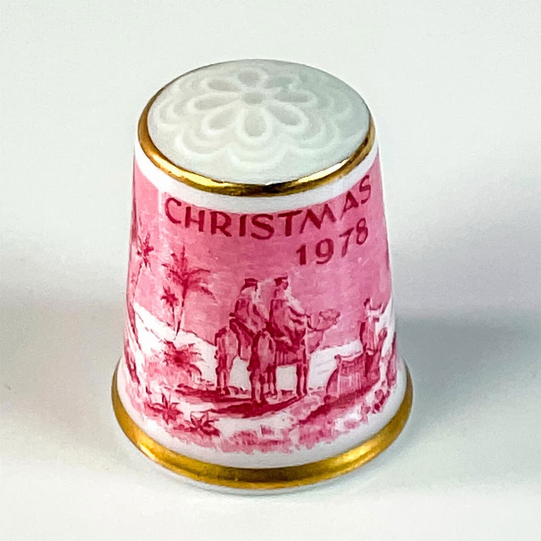 Kaiser Porcelain Christmas Thimble, Nativity Scene 1978 (1 of 3)
