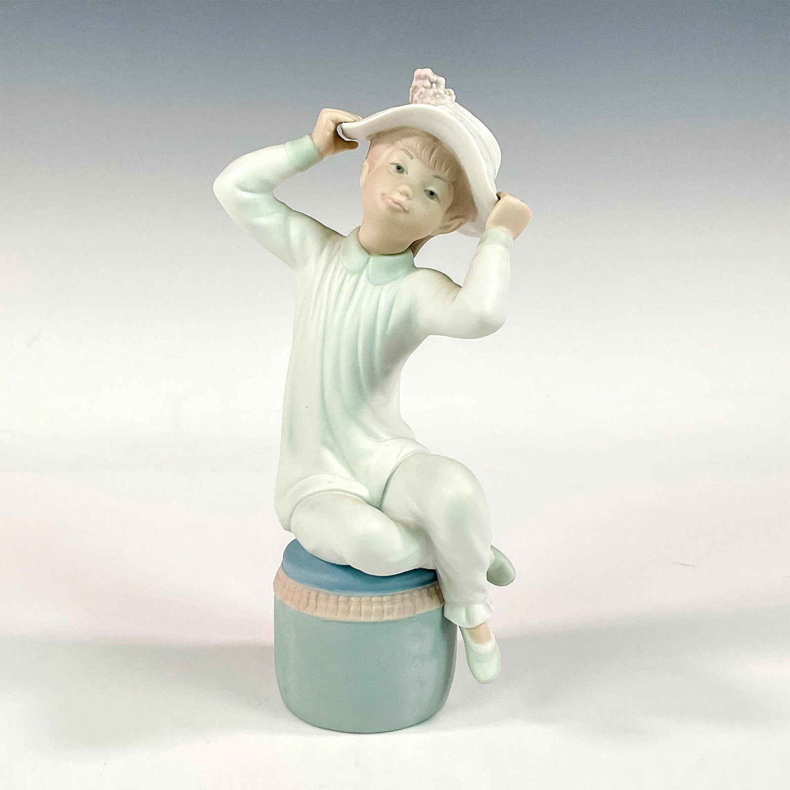 Girl With Bonnet 1011147 - Lladro Porcelain Figurine (1 of 3)
