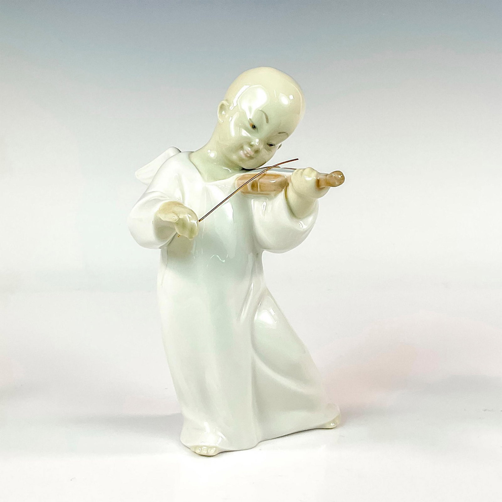 Chinese Angel 1004536 - Lladro Porcelain Figurine: Glossy finish; Lladro backstamp. Artist: Fulgencio Garcia Issued: 1969 - 2004 Dimensions: 6"H x 3.25"W Manufacturer: Lladro Country of Origin: Spain