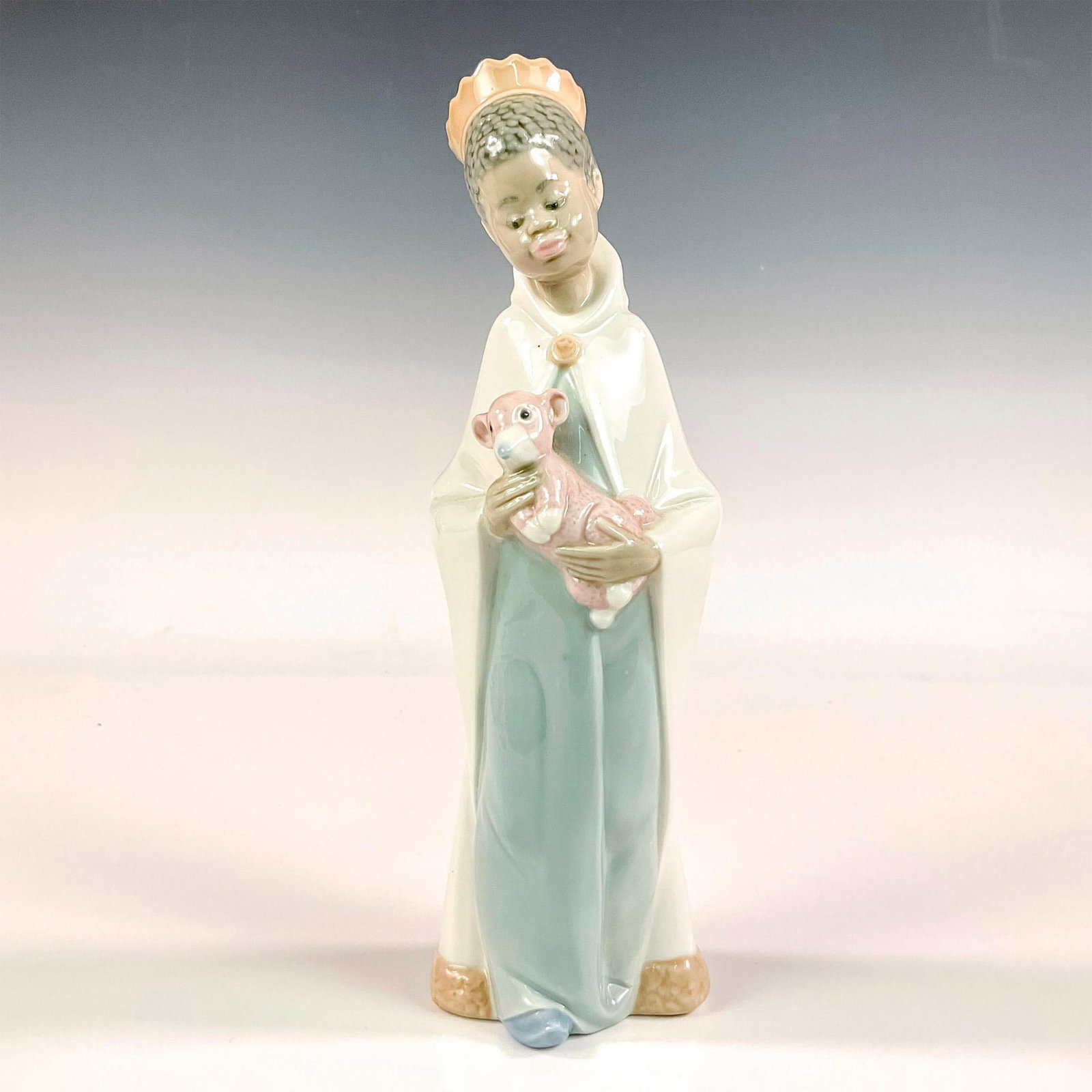 King Balthasar 1004675 - Lladro Porcelain Figurine: Glossy finish; Lladro backstamp. Artist: Juan Huerta Issued: 1969 - 2001 Dimensions: 8.25"H Manufacturer: Lladro Country of Origin: Spain