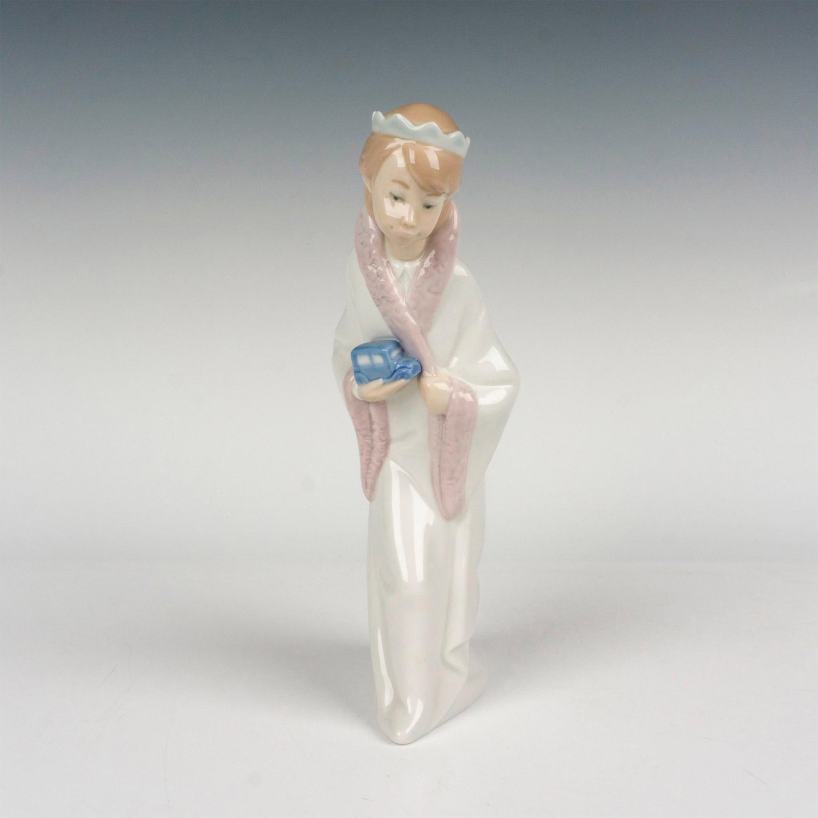 King Gaspar 1004674 - Lladro Porcelain Figurine: Glossy finish; Lladro backstamp. Artist: Juan Huerta Issued: 1969 - 2001 Dimensions: 8.25"H x 3.5"W Manufacturer: Lladro Country of Origin: Spain