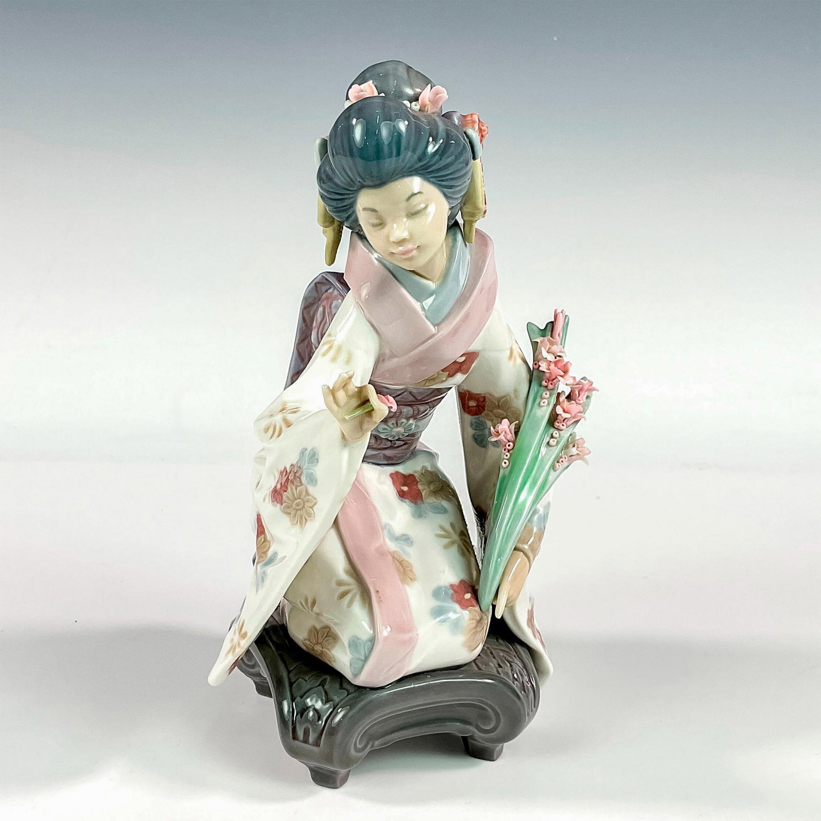 Kiyoko 1001450 - Lladro Porcelain Figurine: Glossy finish; Lladro backstamp. Artist: Salvador Debon Issued: 1983 - 1998 Dimensions: 7.5"H x 4.75"W Manufacturer: Lladro Country of Origin: Spain