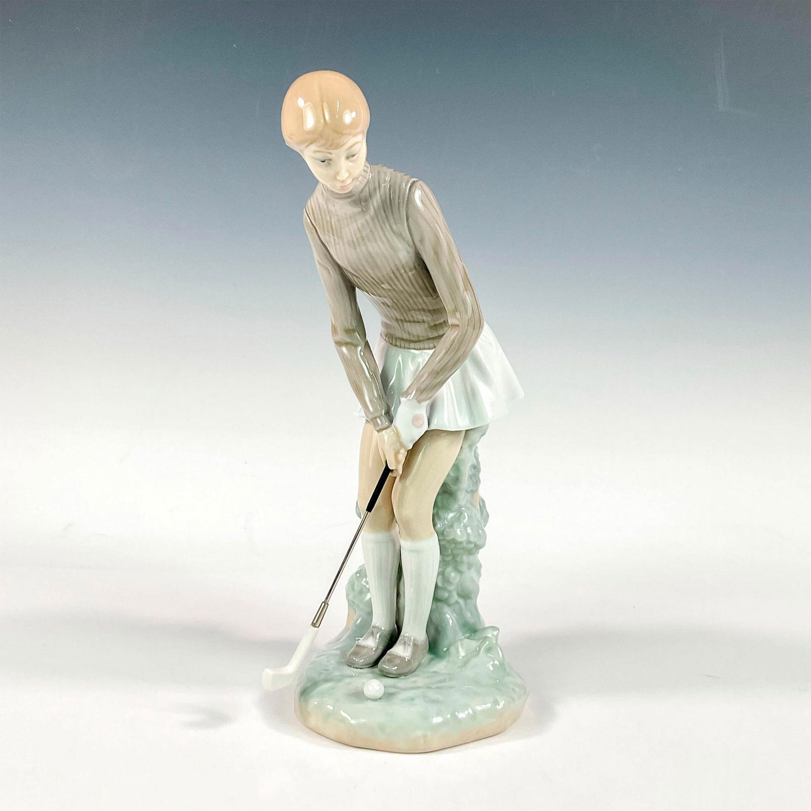 Lady Golfer 1004851 - Lladro Porcelain Figurine (1 of 4)
