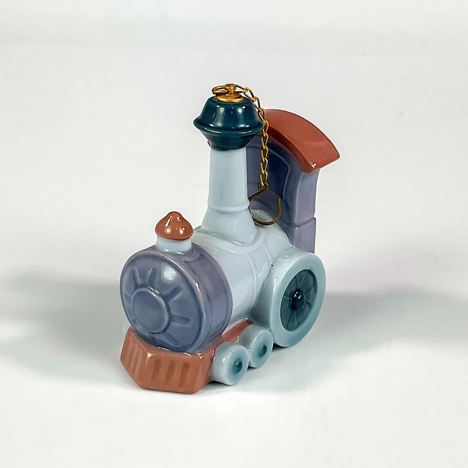 Train 1006264 - Lladro Porcelain: Glossy finish; Lladro backstamp. Artist: Design & Decoration Dept. Issued: 1995 - 1997 Dimensions: 2"H Manufacturer: Lladro Country of Origin: Spain