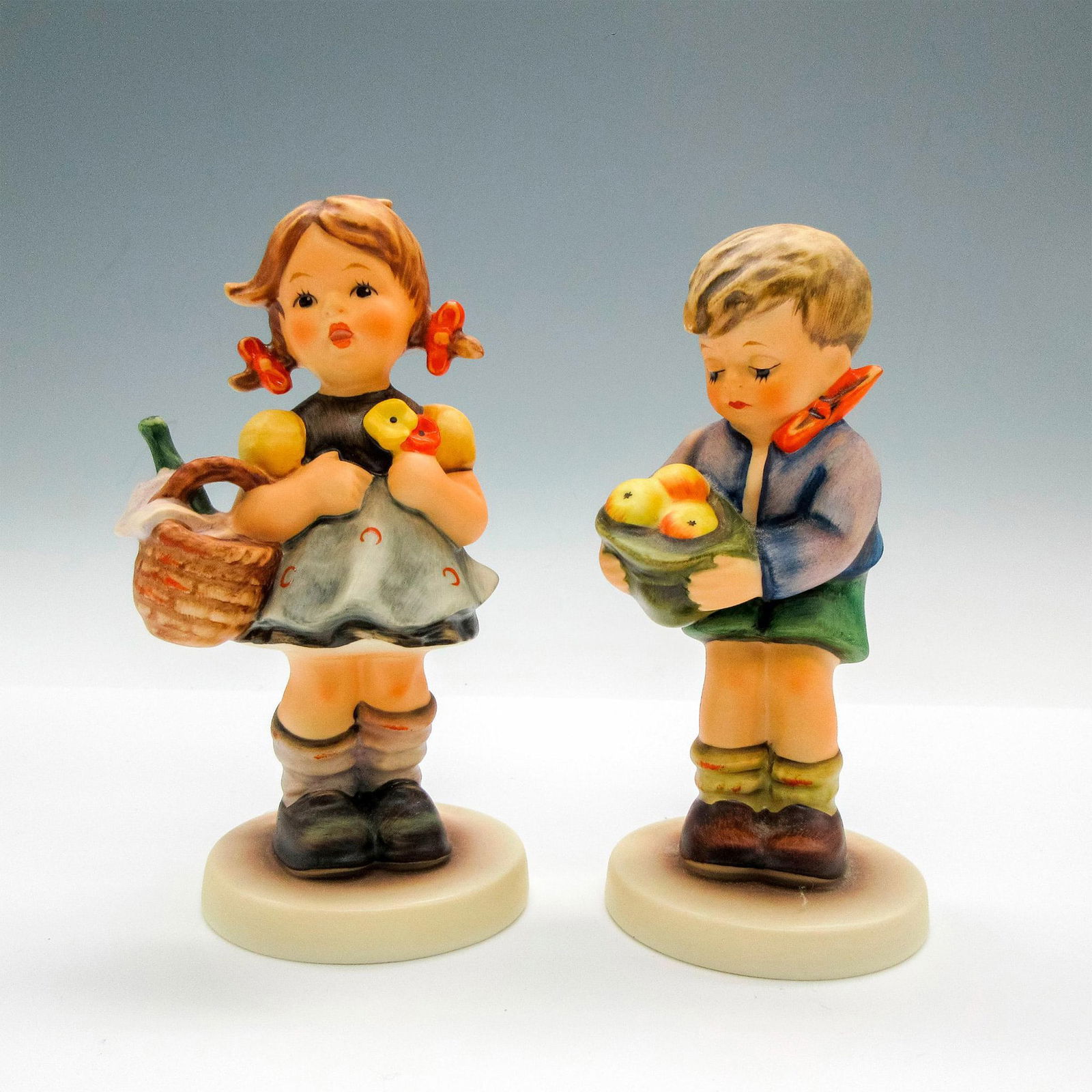 2pc Goebel Hummel Figurines, Little Visitor 563 (1 of 3)