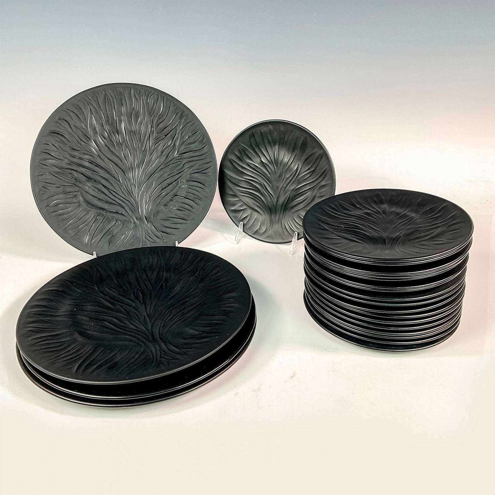 22pc Lalique Crystal Plates, Algues Auction