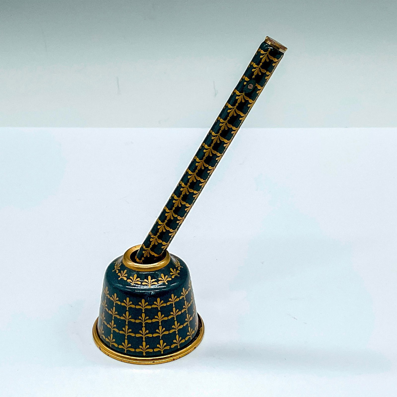 2pc Halcyon Days Enamel Ballpoint Pen with Holder: A gray pen and pen holder set with elegant brass accents. Halcyon Days Enamel impressed on the base. Pen: 4.75"L x 0.5"W. Holder: 1.75" W x 1.25"H. Issued: 20th century Manufacturer: Halcyon Days Coun
