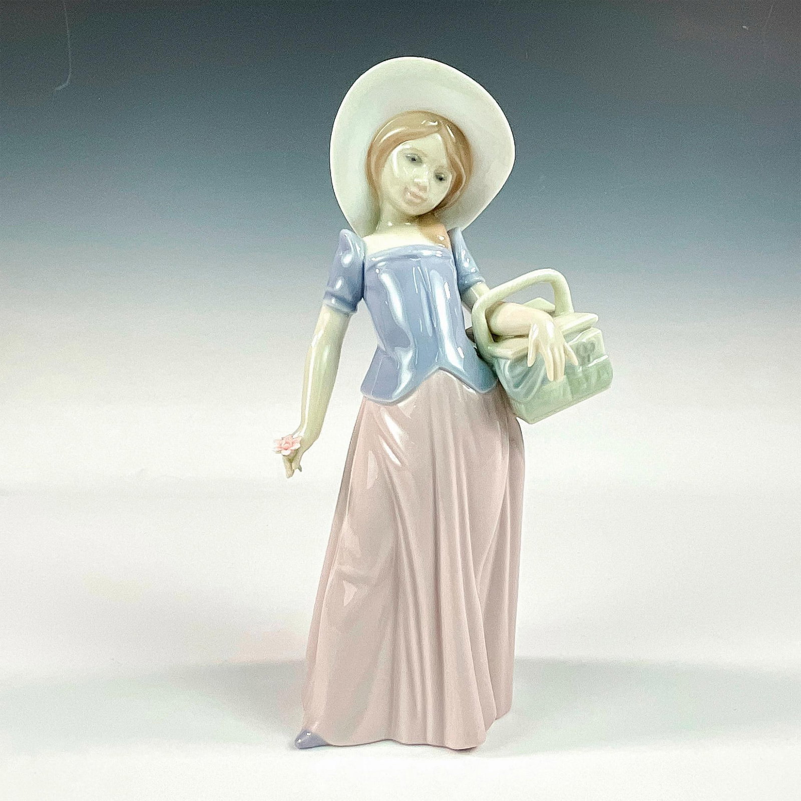 Tailor Made 1006489 - Lladro Porcelain Figurine: Glossy finish; Lladro backstamp. Includes original box measuring 11"L x 5.75"W x 5"H. Artist: Marco Antonio Nogueron Issued: 1997 - 1998 Dimensions: 7.75"H x 4"W Manufacturer: Lladro Country of Origin