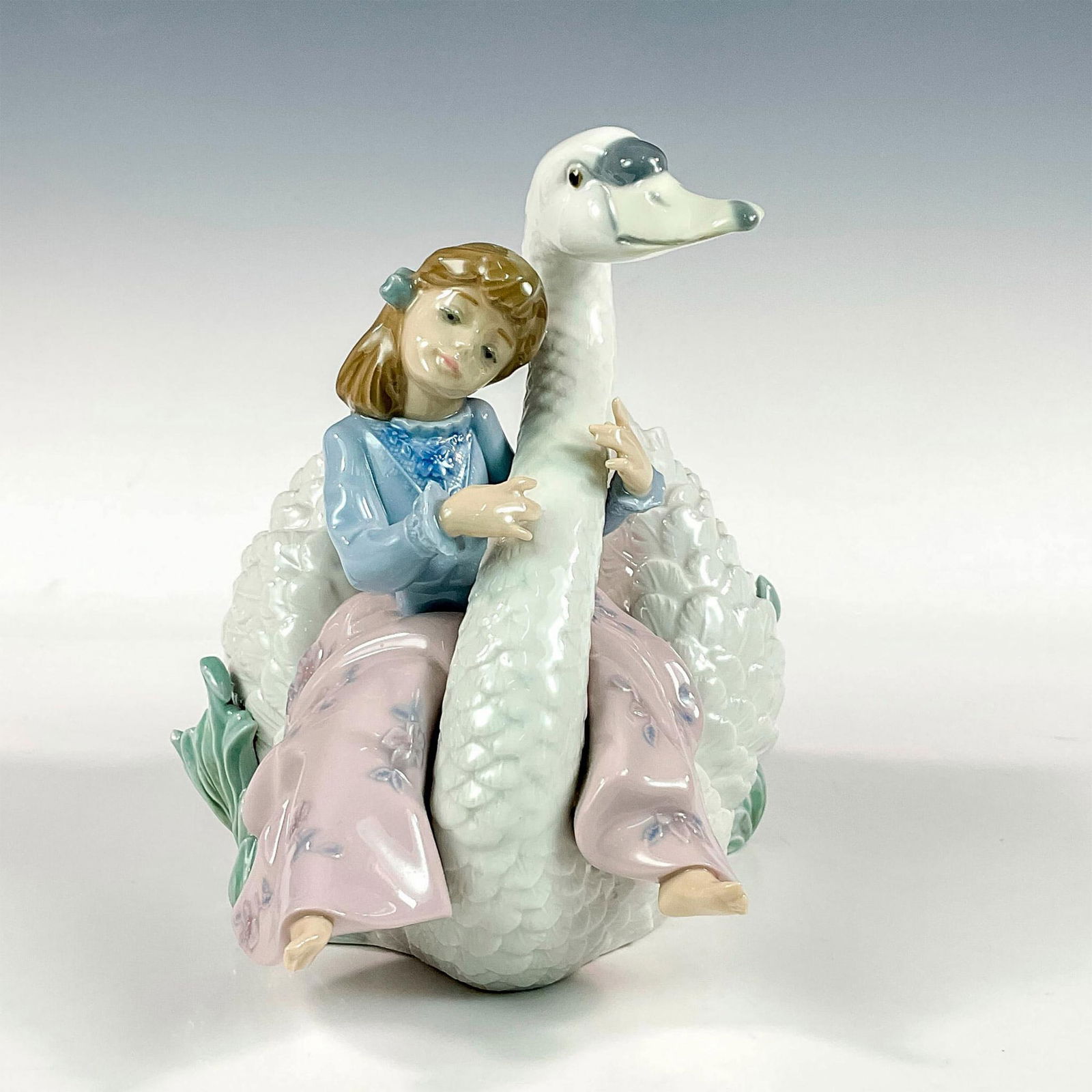 Swan Song 1005704 - Lladro Porcelain Figurine (1 of 4)