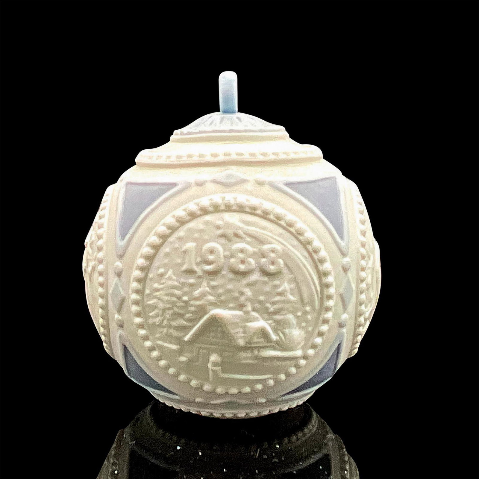 1988 Christmas Ball 1011603 - Lladro Porcelain Ornament: Matte finish; Lladro backstamp. Includes original box measuring 4.75"L x 4.75"W x 4.5"H. Artist: Jose Roig Issued: 1988 - 1988 Dimensions: 4"H Manufacturer: Lladro Country of Origin: Spain