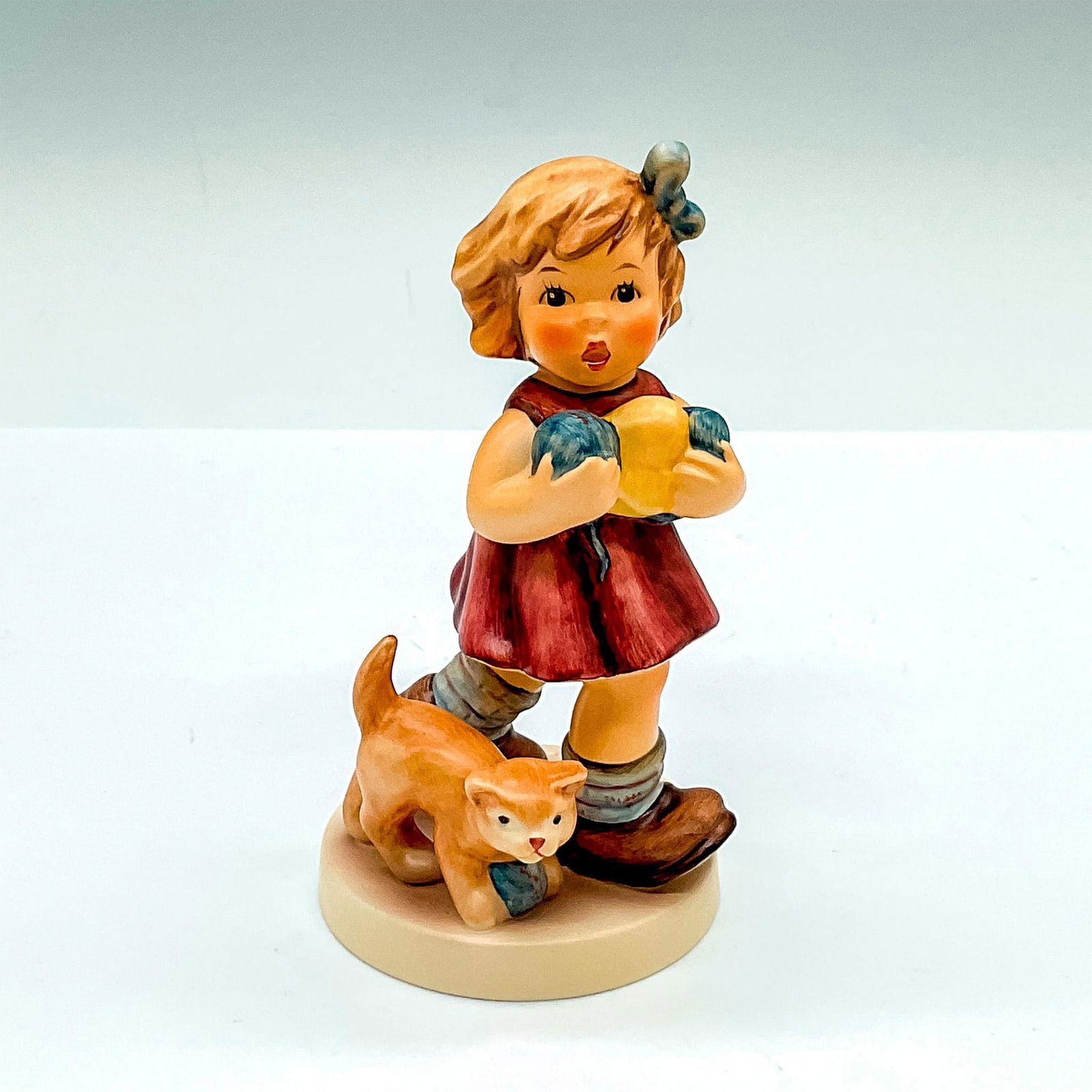 Goebel Hummel Porcelain Figurine, Little Knitter (1 of 4)