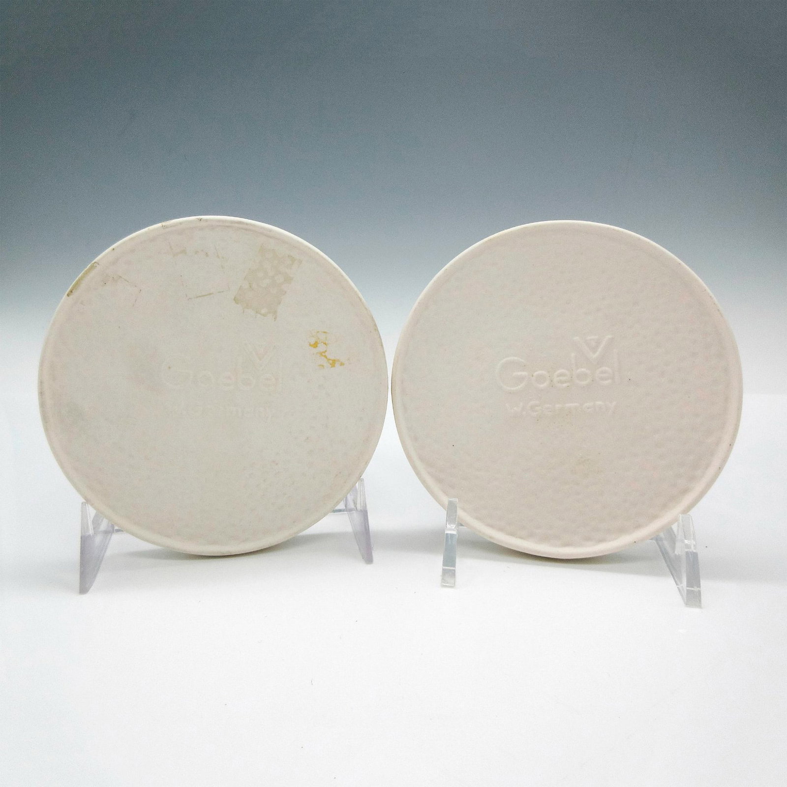 2pc Goebel Hummel Porcelain Plaques, Merry Wanderer (1 of 2)