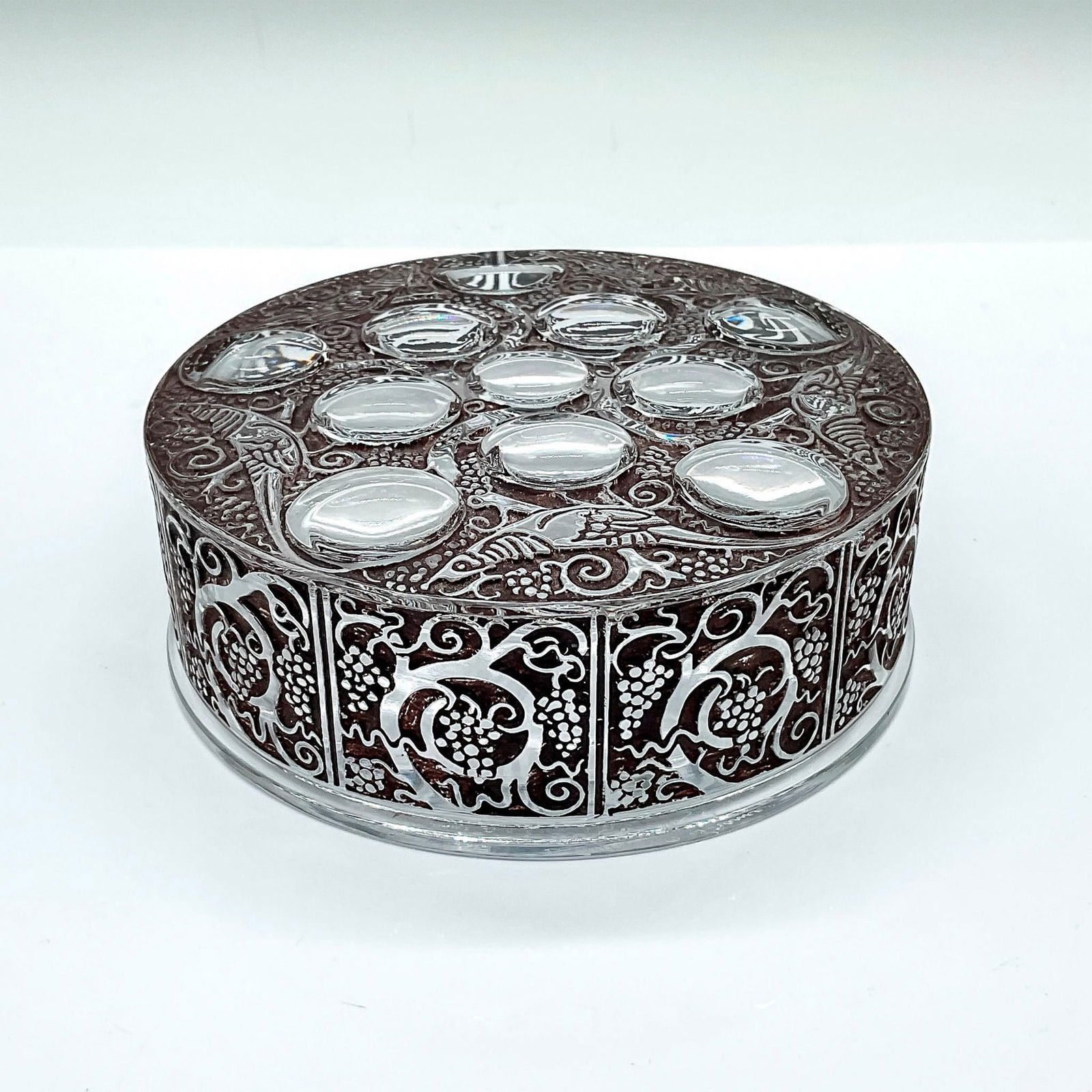Lalique Crystal Round Covered Box, Roger (1 of 3)