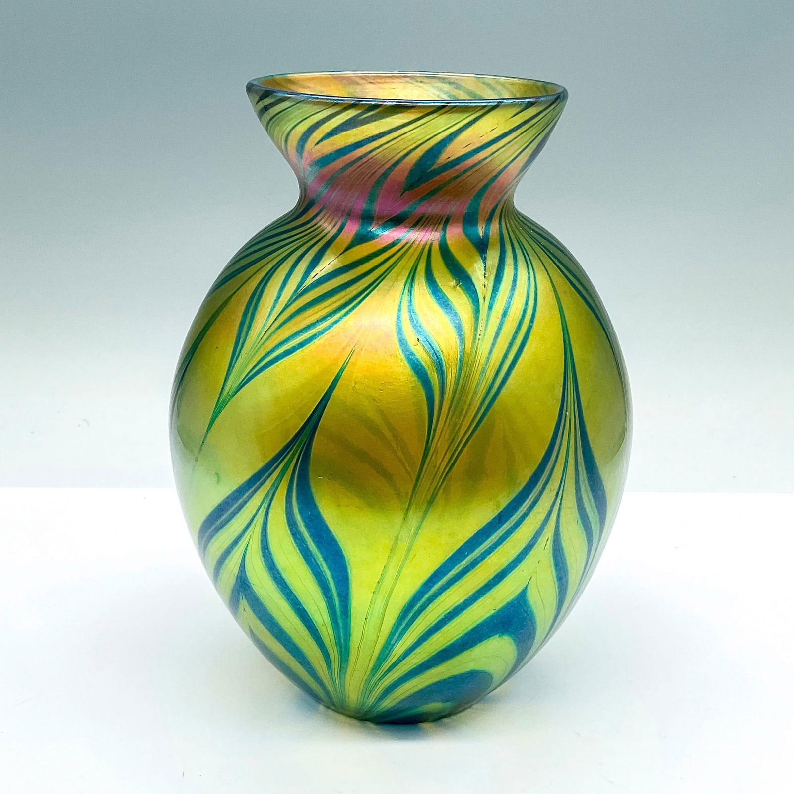 Lundberg Studios Art Glass Luster Vase Auction