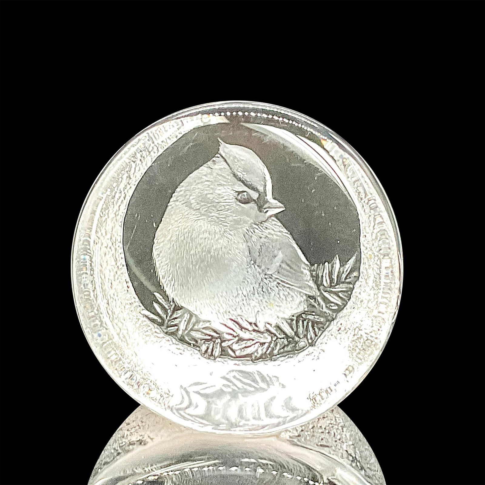 Mats Jonasson Crystal Goldcrest Paperweight (1 of 3)