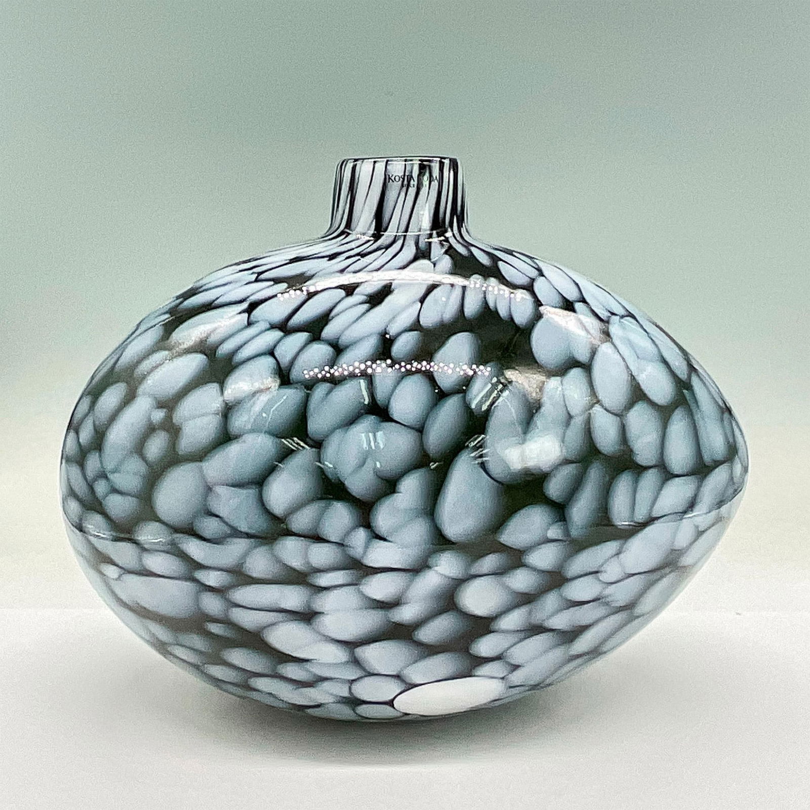 Kosta Boda Art Glass Nest Egg Vase by Ann Wahlstrom (1 of 4)