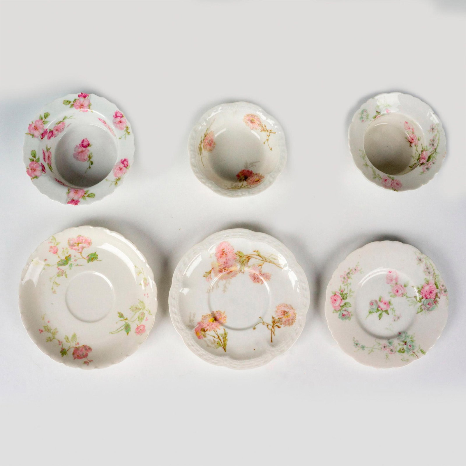 6pc Haviland & Co Limoges Porcelain Snack Bowls with Trays: A set of 3 white small bowls with underplate, decorated in pink flowers. Haviland & Co. marked on the undersides. Largest bowl with paired saucer measures: (bowl) 4.25"W x 1.5"H; (saucer) 5.25"W x 0.7