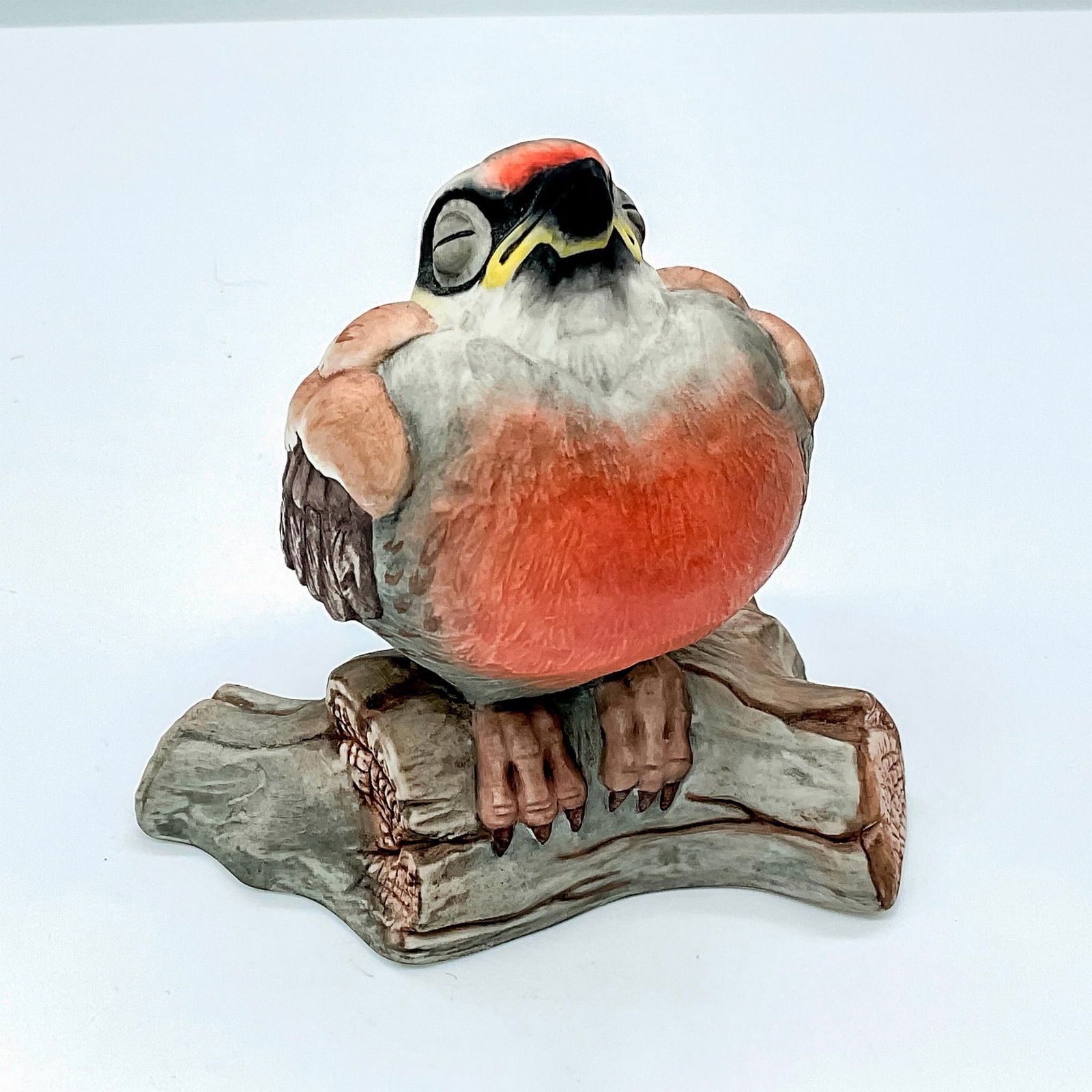 Edward Marshall Boehm Bird, Fledgling Red Poll: Edward Marshall Boehm Studios Porcelain Figurine Bird, Fledgling Red Poll #495. Boehm backstamp. Issued: 20th Century Dimensions: 4"L x 3"W x 4"H Manufacturer: Edward Marshall Boehm Country of Origin: