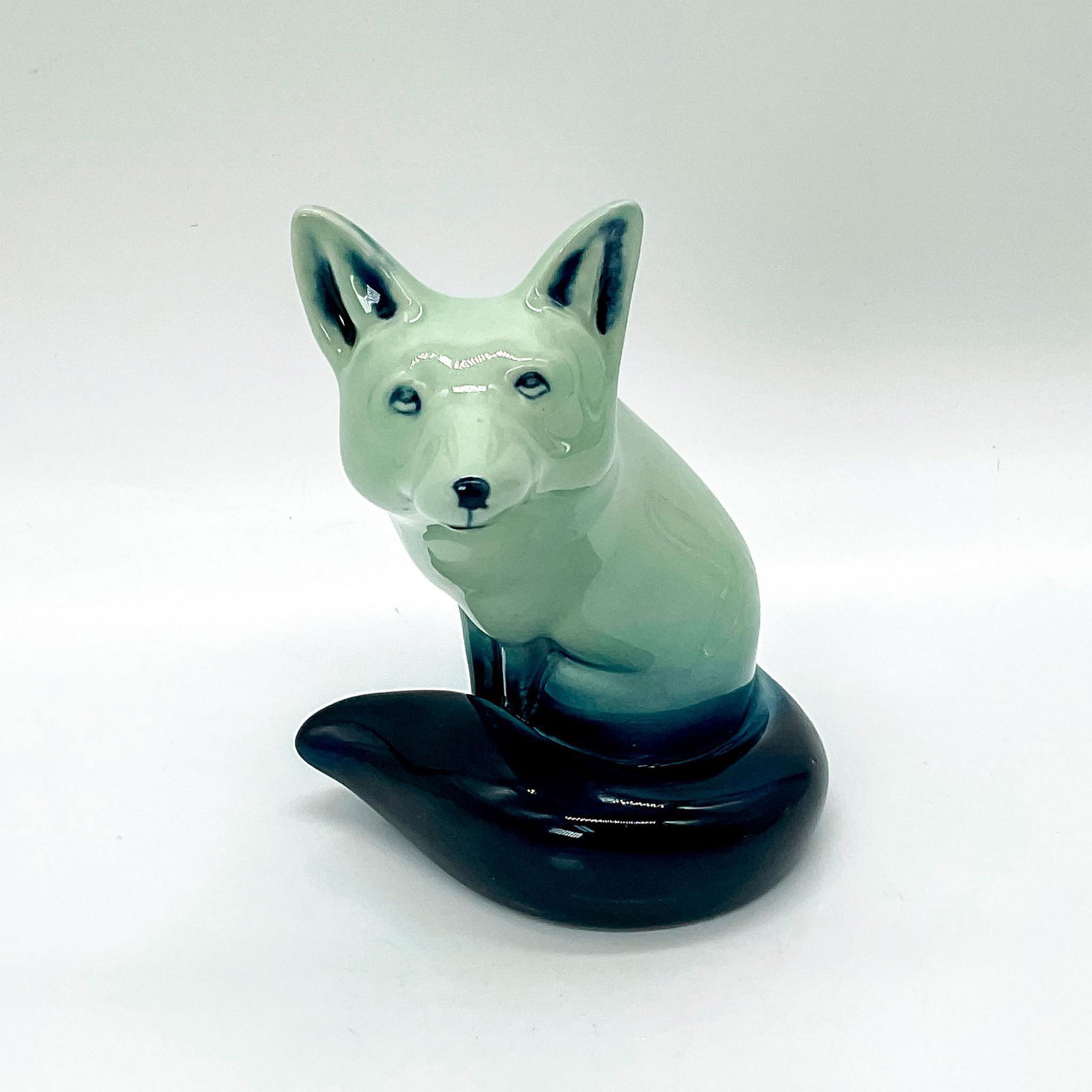 Royal Doulton Blue Flambe Figurine Seated Fox HN147B (1 of 3)
