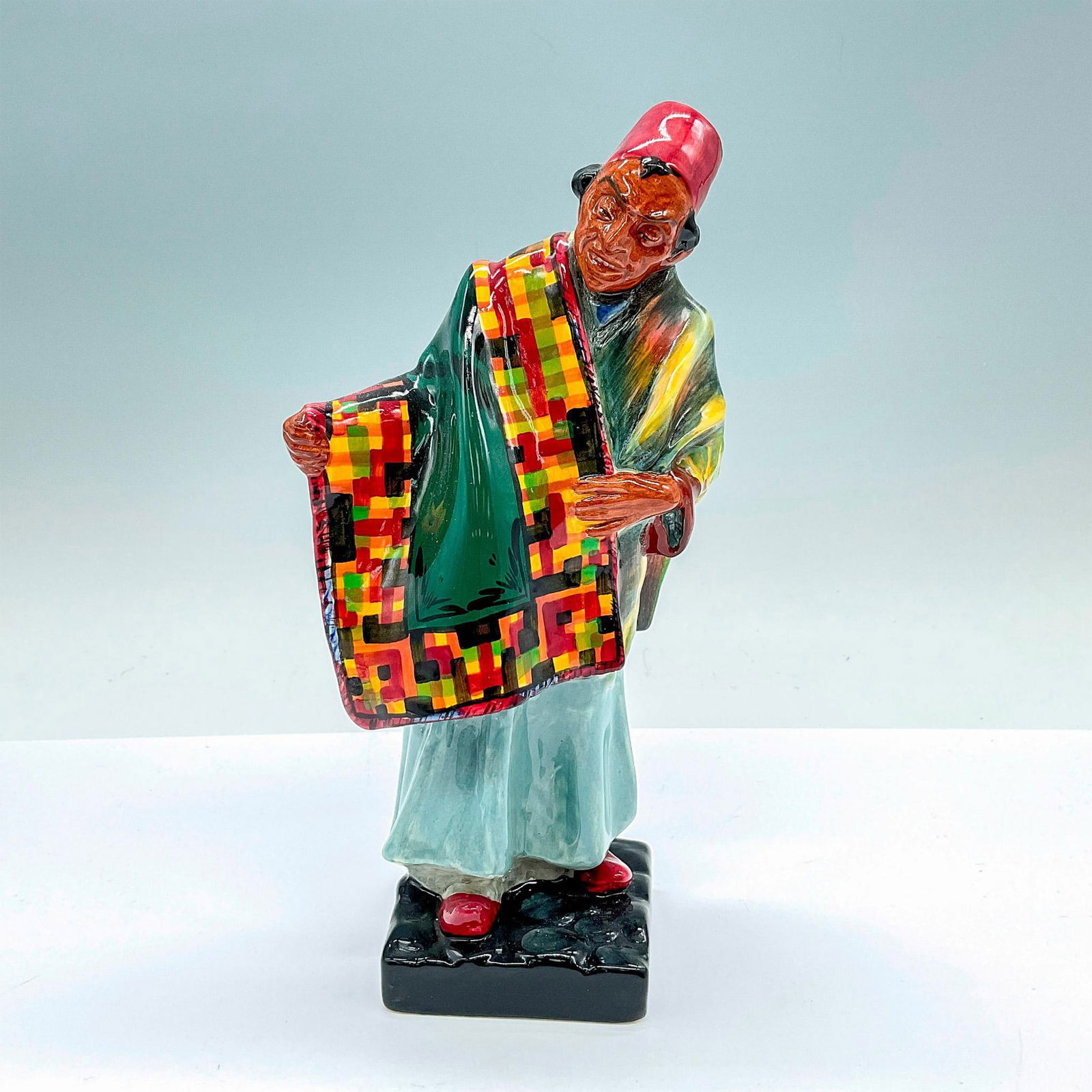 Carpet Seller Hand Closed - HN1464 - Royal Doulton Figurine (1 of 3)