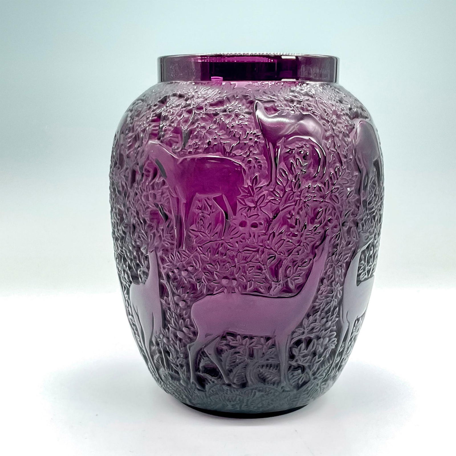Lalique Crystal Violet Vase, Biches Deer Auction