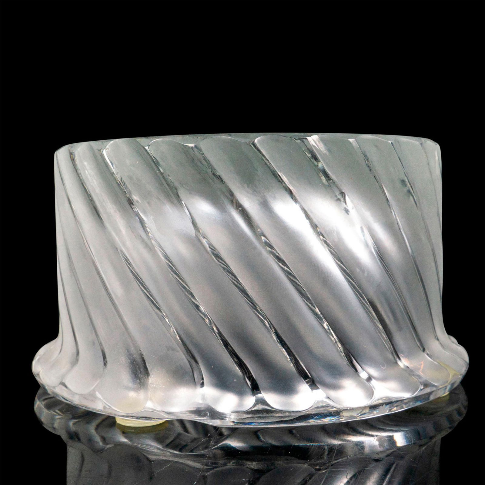 Lalique Crystal Ashtray, Smyrne (1 of 4)