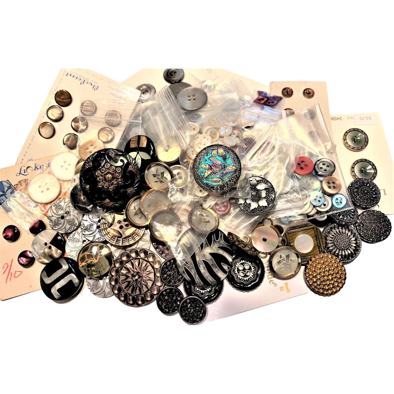 A Nice Bag Lot of Glass and Pearl Buttons (1 of 10)