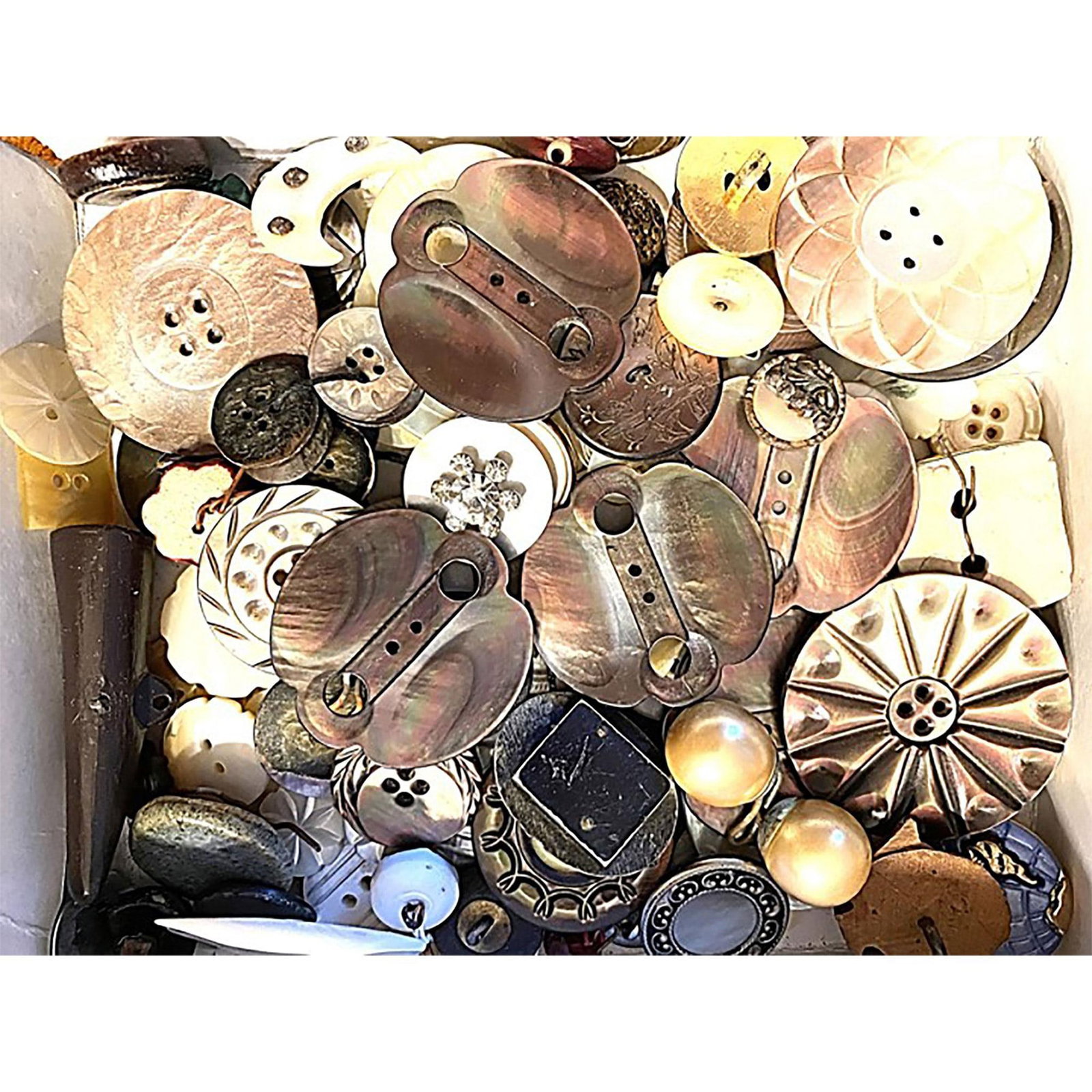 Another Bag Lot of Pearl Buttons (1 of 5)