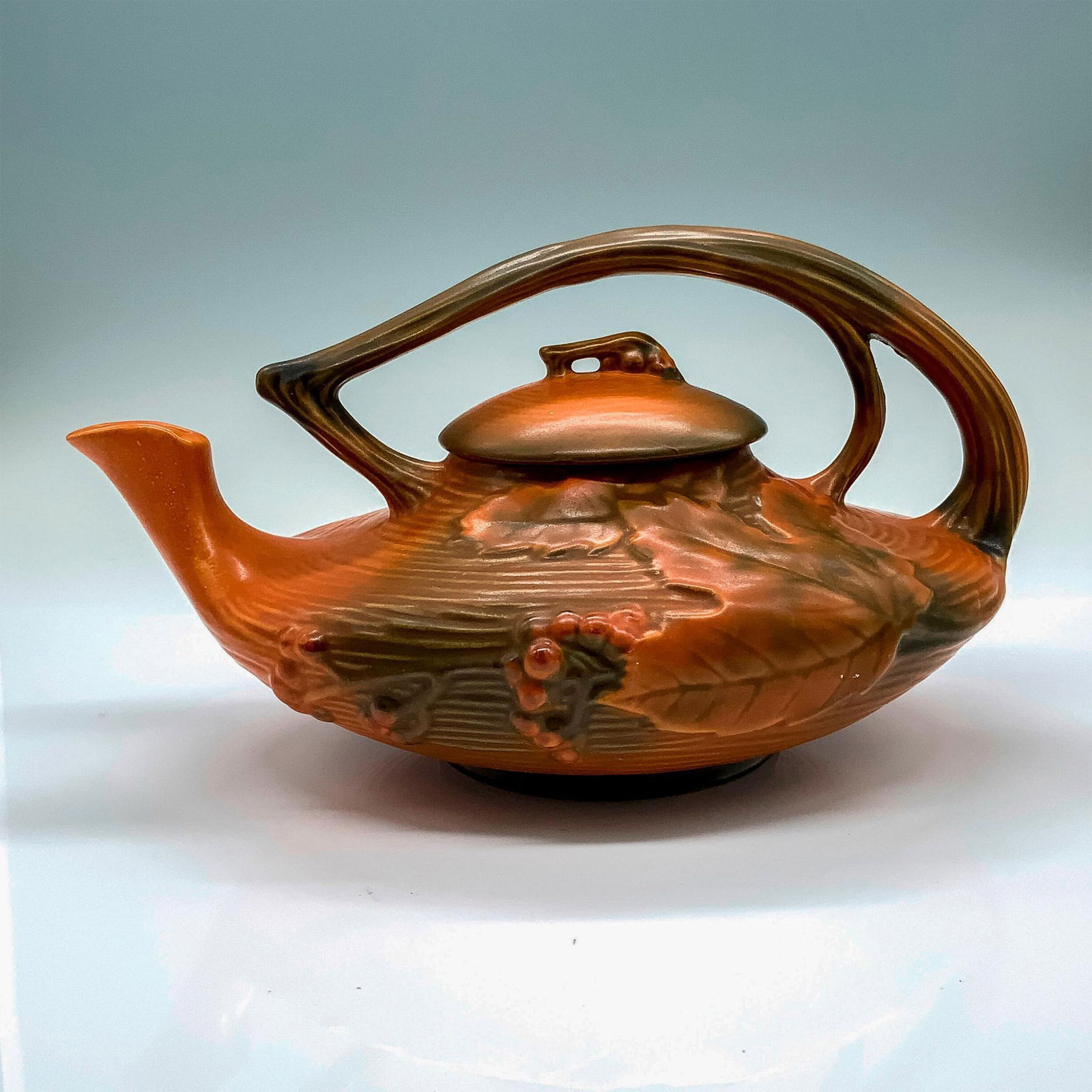 Roseville Pottery Teapot, Bushberry Brown (1 of 3)