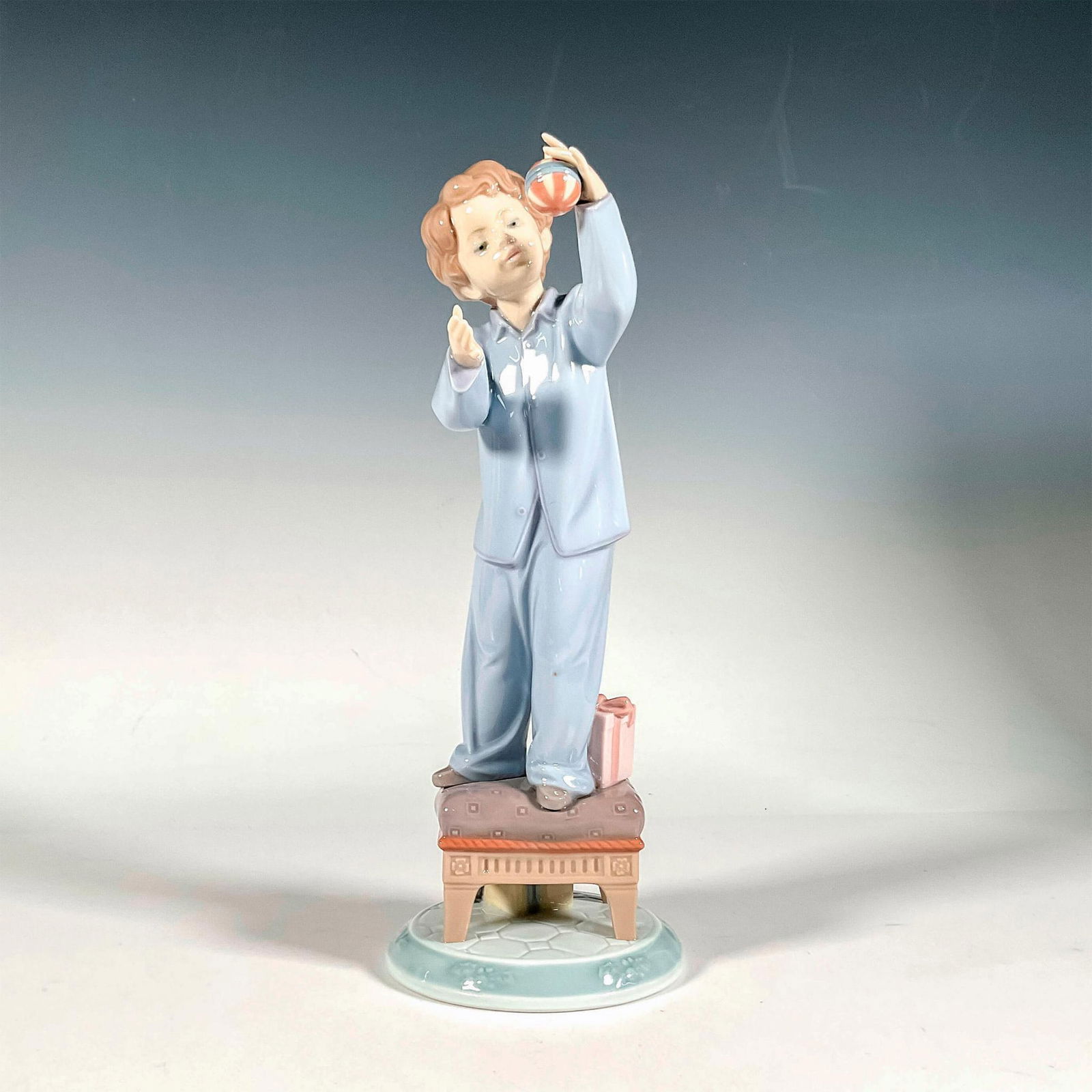 I Love Christmas! 1006672 - Lladro Porcelain Figurine (1 of 4)
