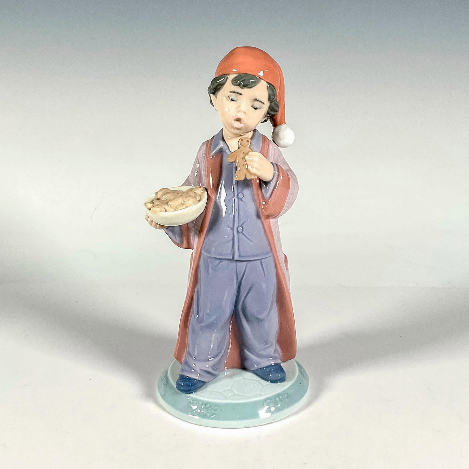 Santa Won't Notice 1006676 - Lladro Porcelain Figurine: Glossy finish; Lladro backstamp. Includes original box. Box measures: 5.5"L x 11"W x 5"H Artist: Miguel Angel Santaeulalia Issued: 2001 - 2001 Dimensions: 8"H Manufacturer: Lladro Country of Origin:</