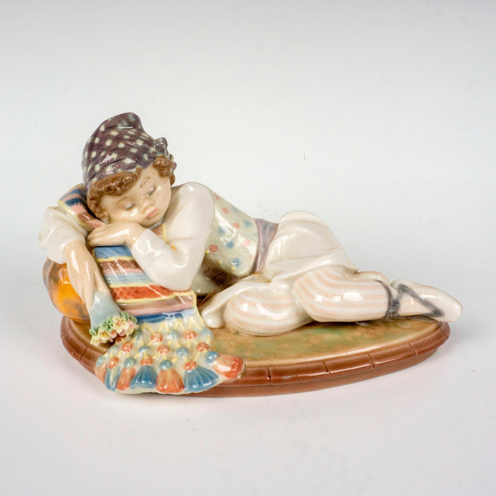 Valencian Dreams 1001525 - Lladro Porcelain Figurine: Glossy finish; Lladro backstamp. Artist: Antonio Ramos Issued: 1987 - 1991 Dimensions: 3.5"H Manufacturer: Lladro Country of Origin: Spain