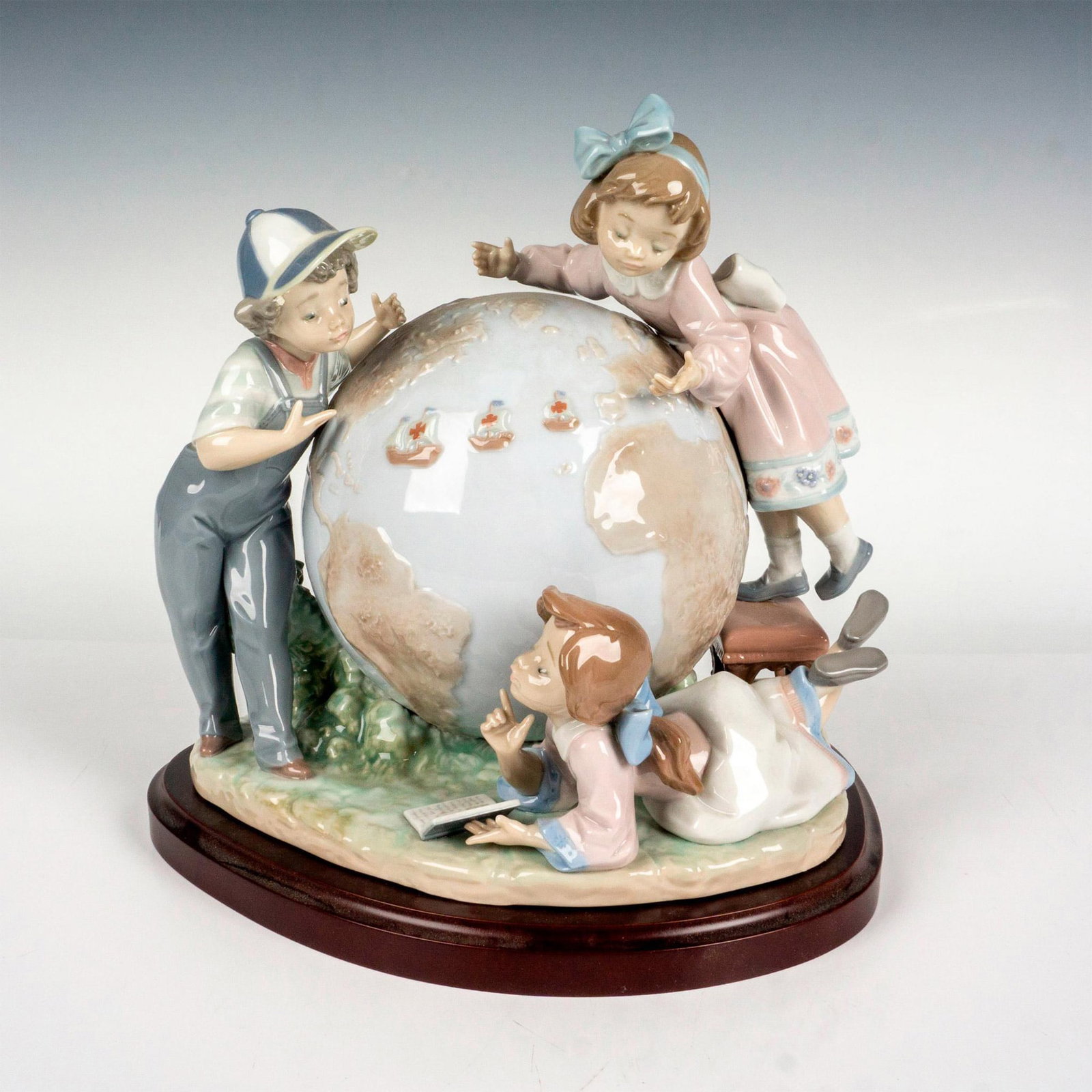 Voyage Of Columbus 1005847 Ltd. - Lladro Porcelain Figurine: Glossy finish; Lladro backstamp. Includes base. Base measures: 10"L x 7.5"W x 1"H. Artist: Francisco Polope Issued: 1992 - 1993 Dimensions: 9.5"H x 9.75"W Edition Number: 2906 Manufacturer: Lladro