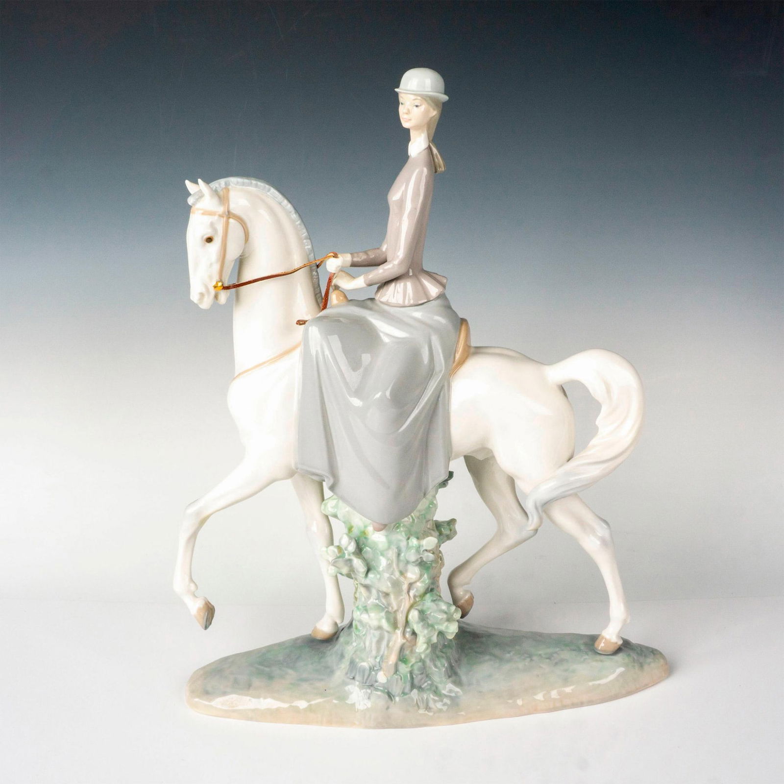 Female Equestrian 1004516 - Lladro Porcelain Figurine (1 of 3)