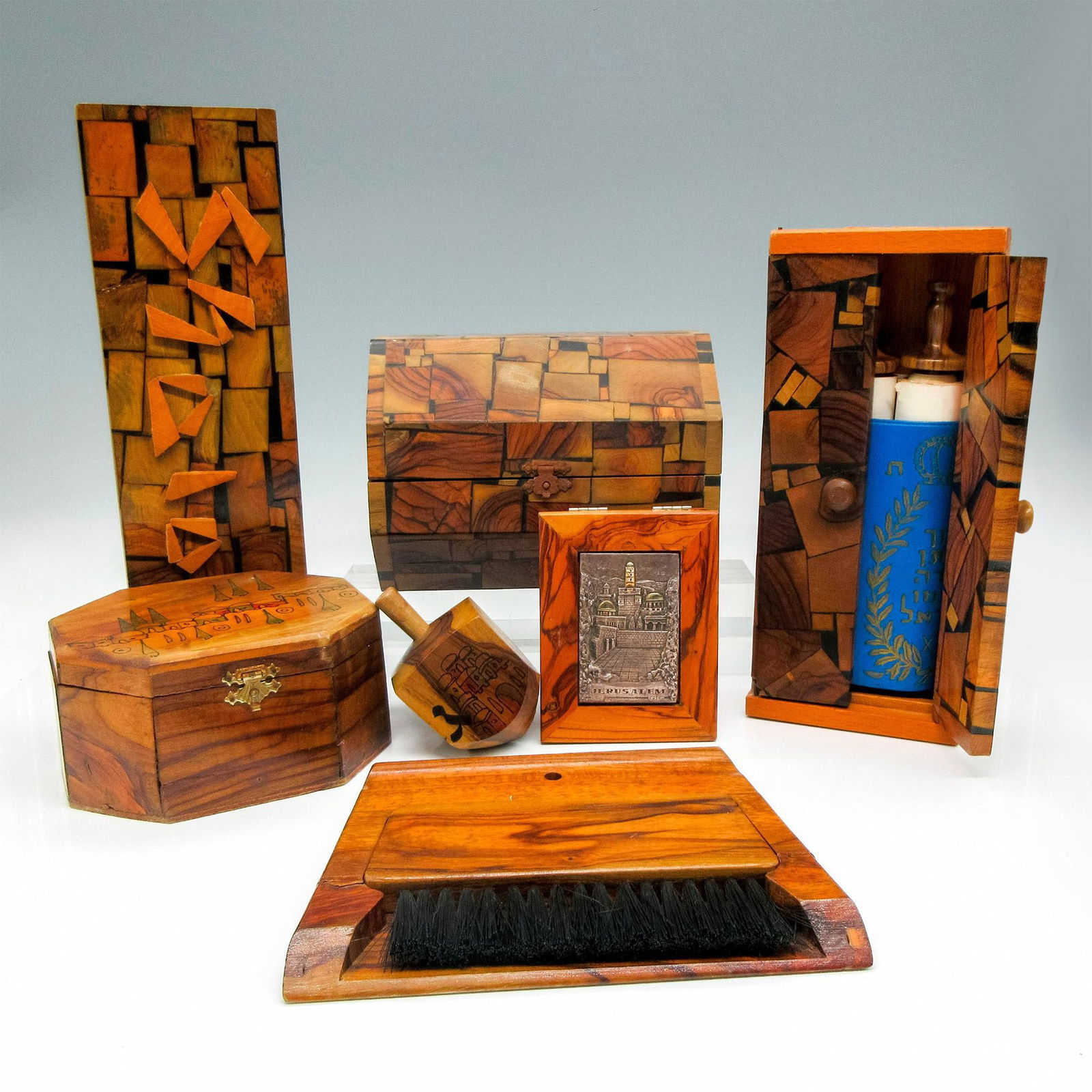7pc Jerusalem Olivewood Items (1 of 3)
