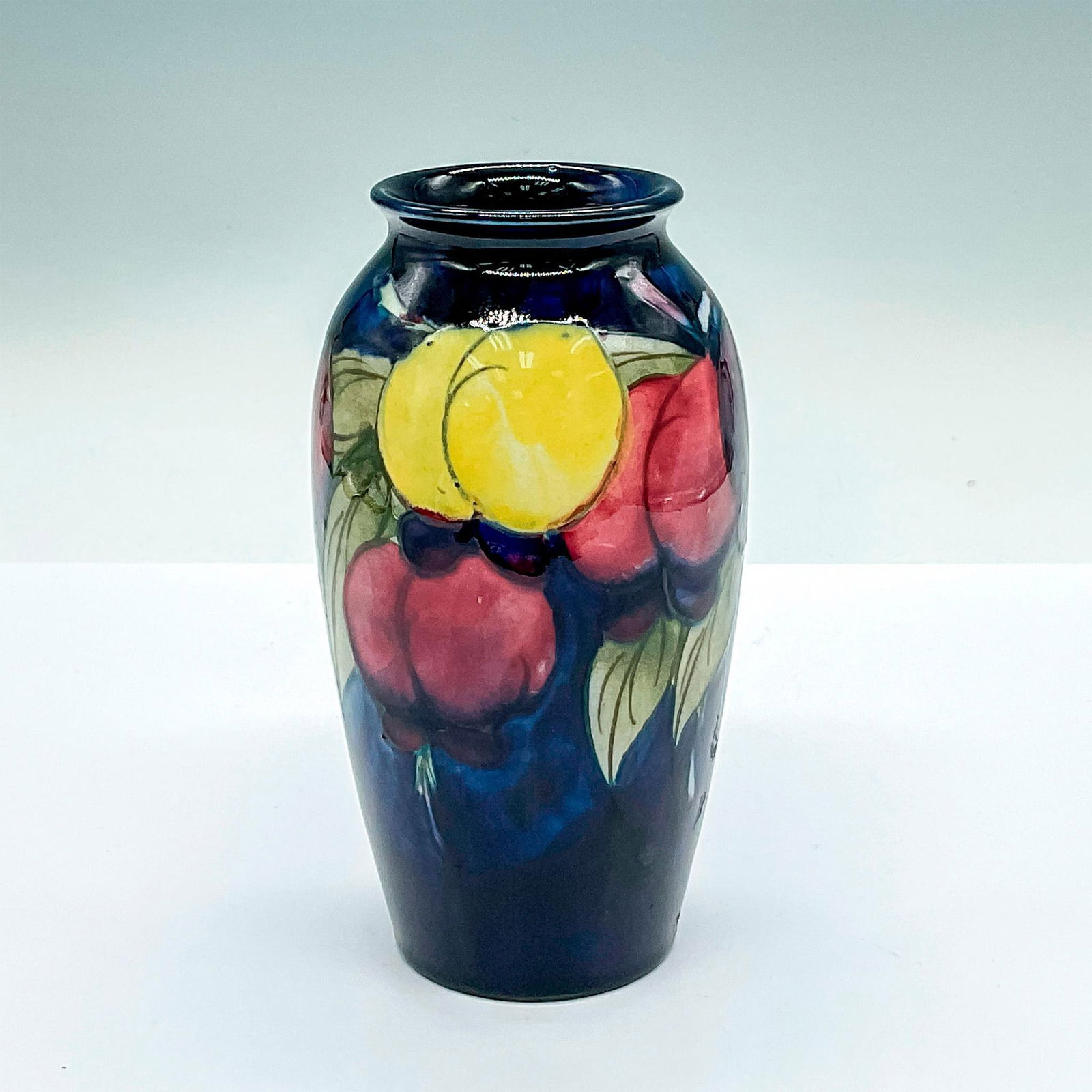 Moorcroft Pottery Vase, Wisteria (1 of 4)