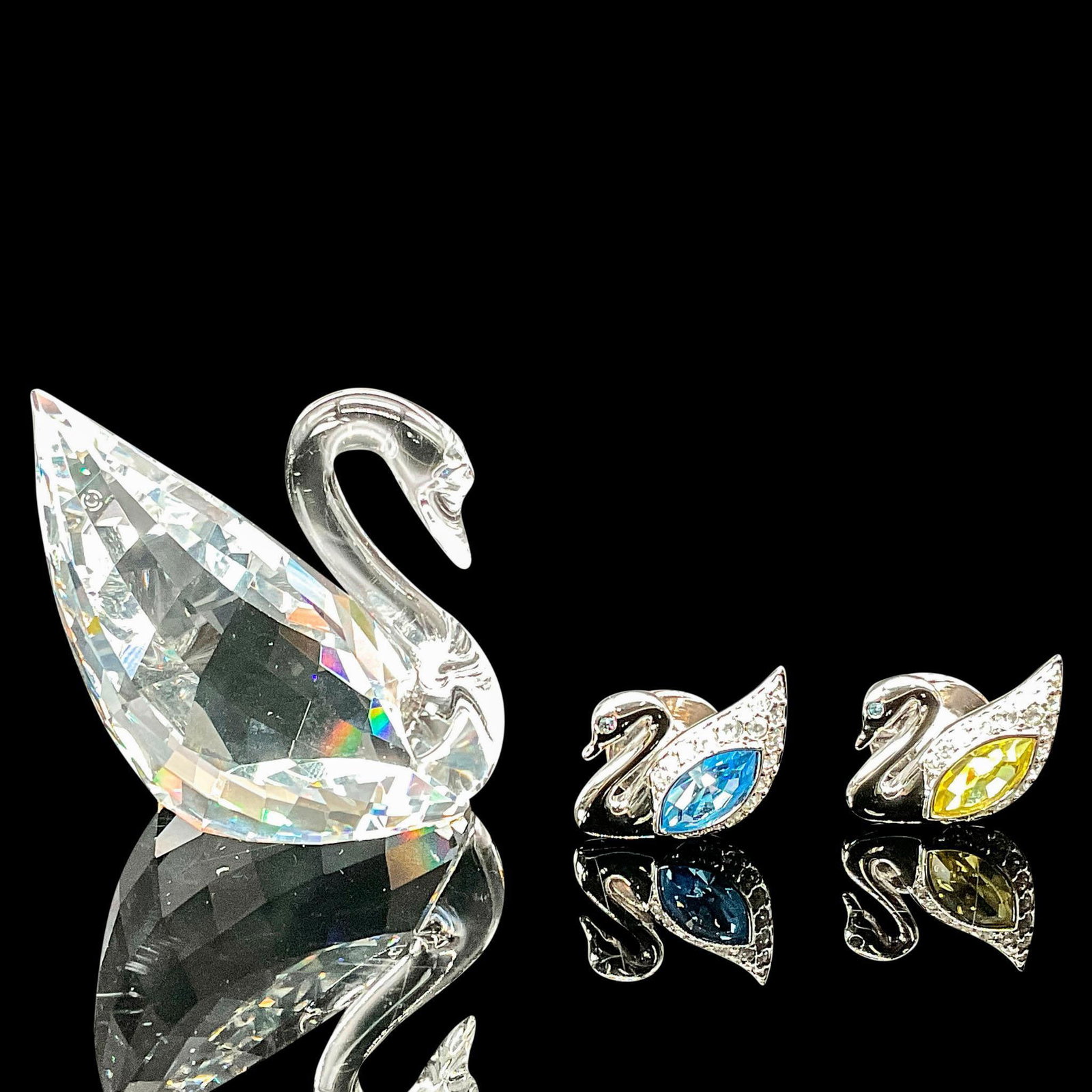 3pc Swarovski SCS Crystal Swan Figurine & Pins: This crystal swan was for members renewing their subscriptions in Swarovski’s Centenary year. The swan is very similar to the joining swan, and the shape of the swan is reminiscent of the Centenary 