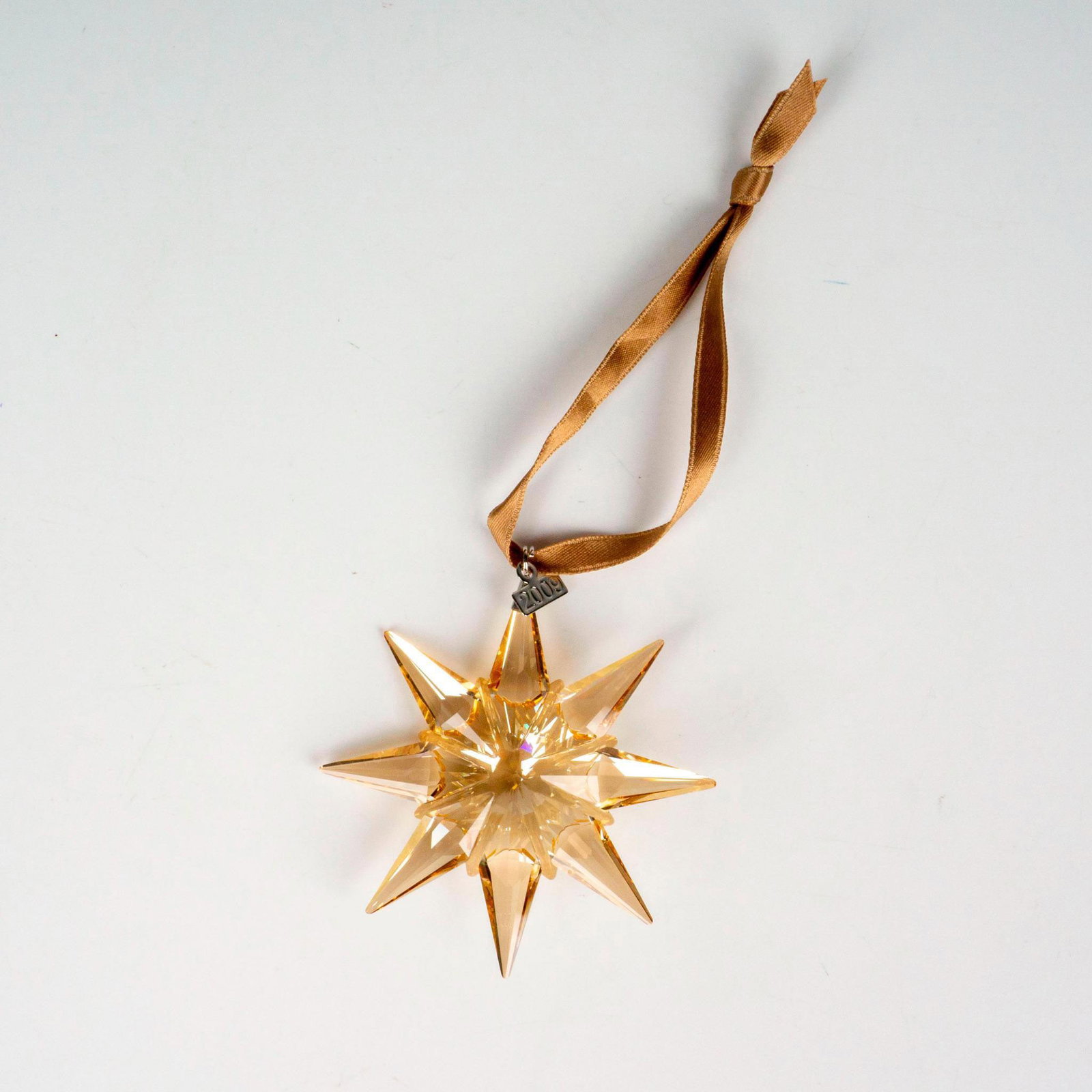 Swarovski SCS Crystal Christmas Ornament, Snowflake 2009: The first in a series of exclusive SCS member Annual Edition Ornaments, was only available to SCS members during 2009, and was strictly limited to one per member. This SCS Ornament is created in facet