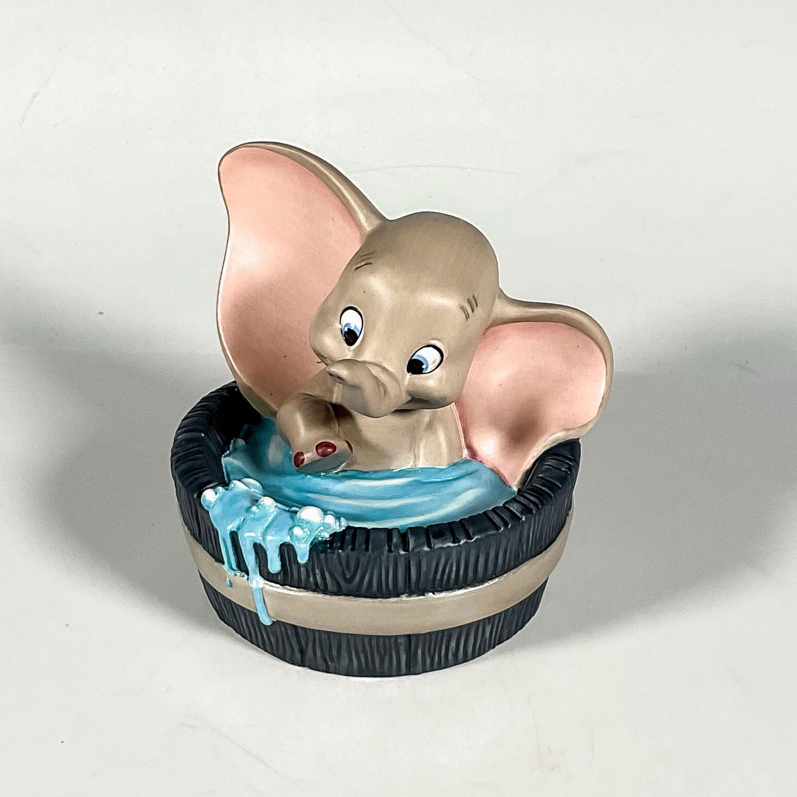 Walt Disney Classics Figurine, Dumbo (1 of 4)