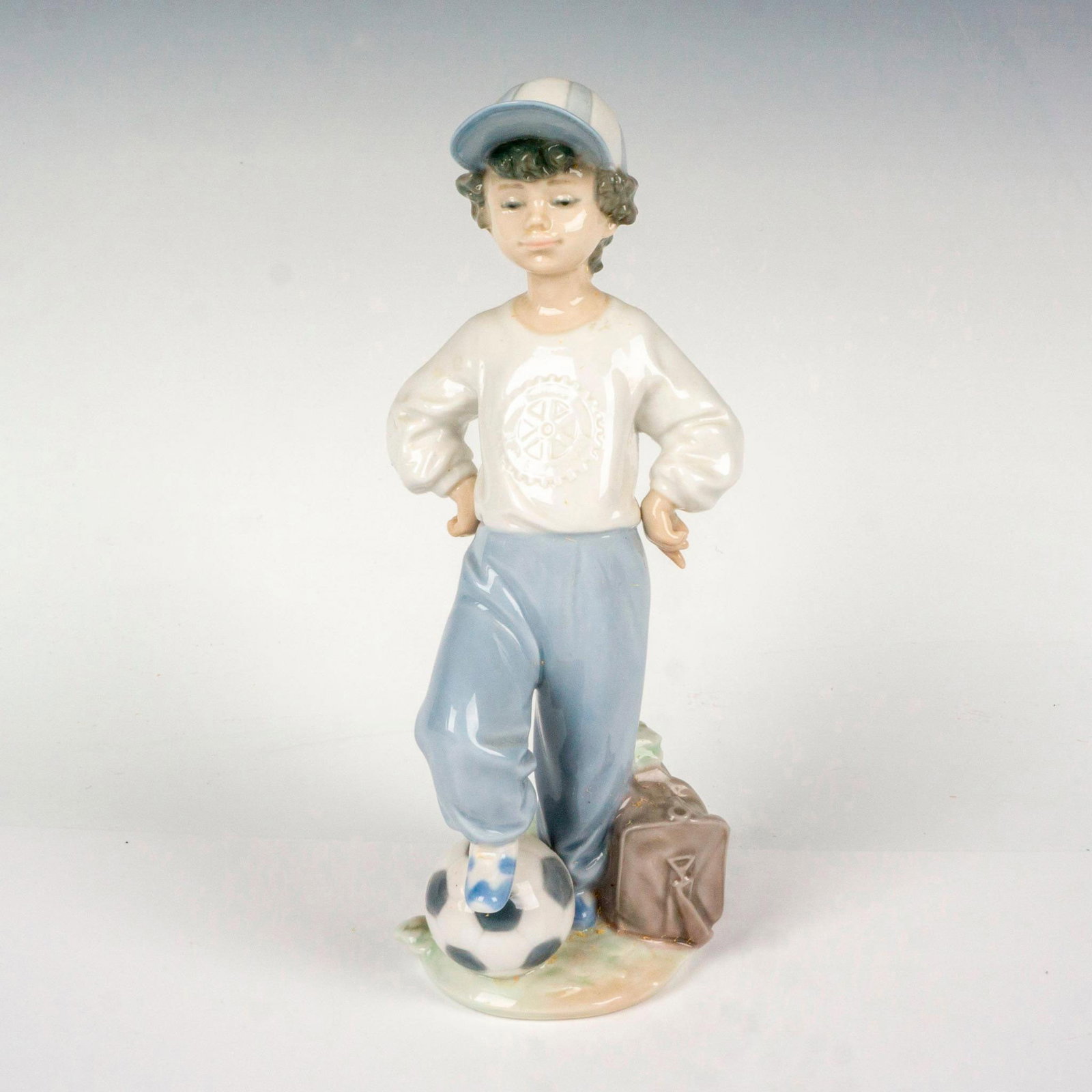 Starting Forward 1007605 - Lladro Porcelain Figurine: Glossy finish; Lladro backstamp. Includes original box. Box measures: 13"L x 7.5"W x 6.5"H. Artist: Antonio Ramos Issued: 1989 - 2004 Dimensions: 8.75"H x 3.25"W Manufacturer: Lladro Country of Origin