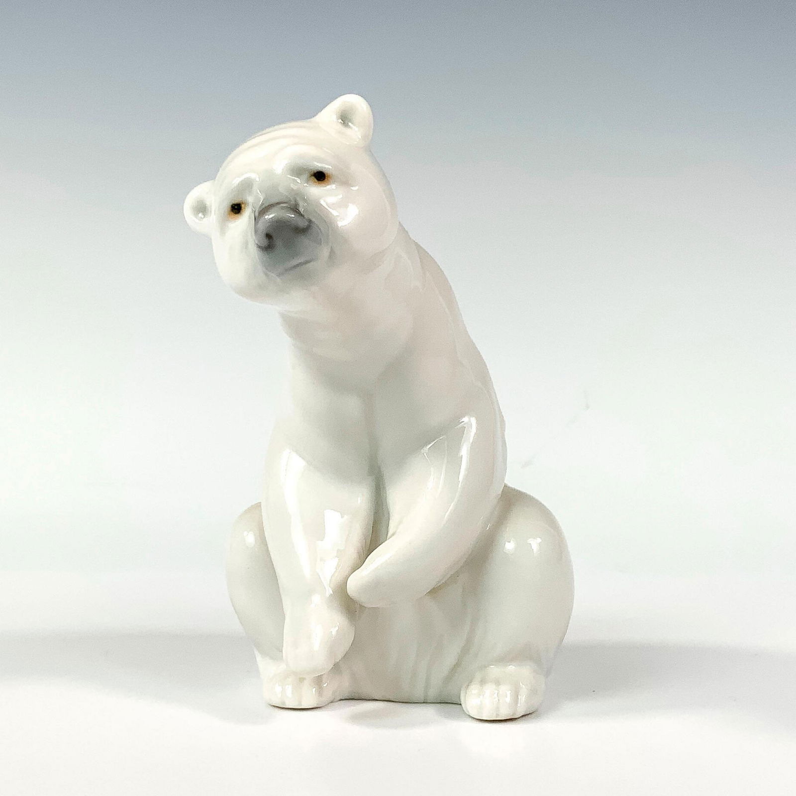 Resting Polar Bear 1001208 - Lladro Porcelain Figurine (1 of 4)