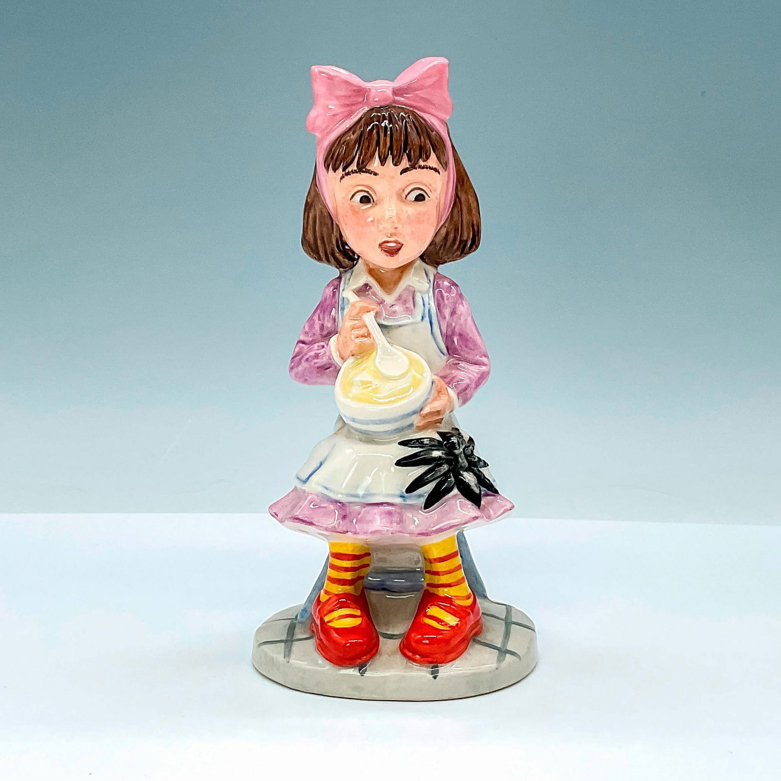 Little Miss Muffet DNR2 - Royal Doulton Storybook Figurine (1 of 3)