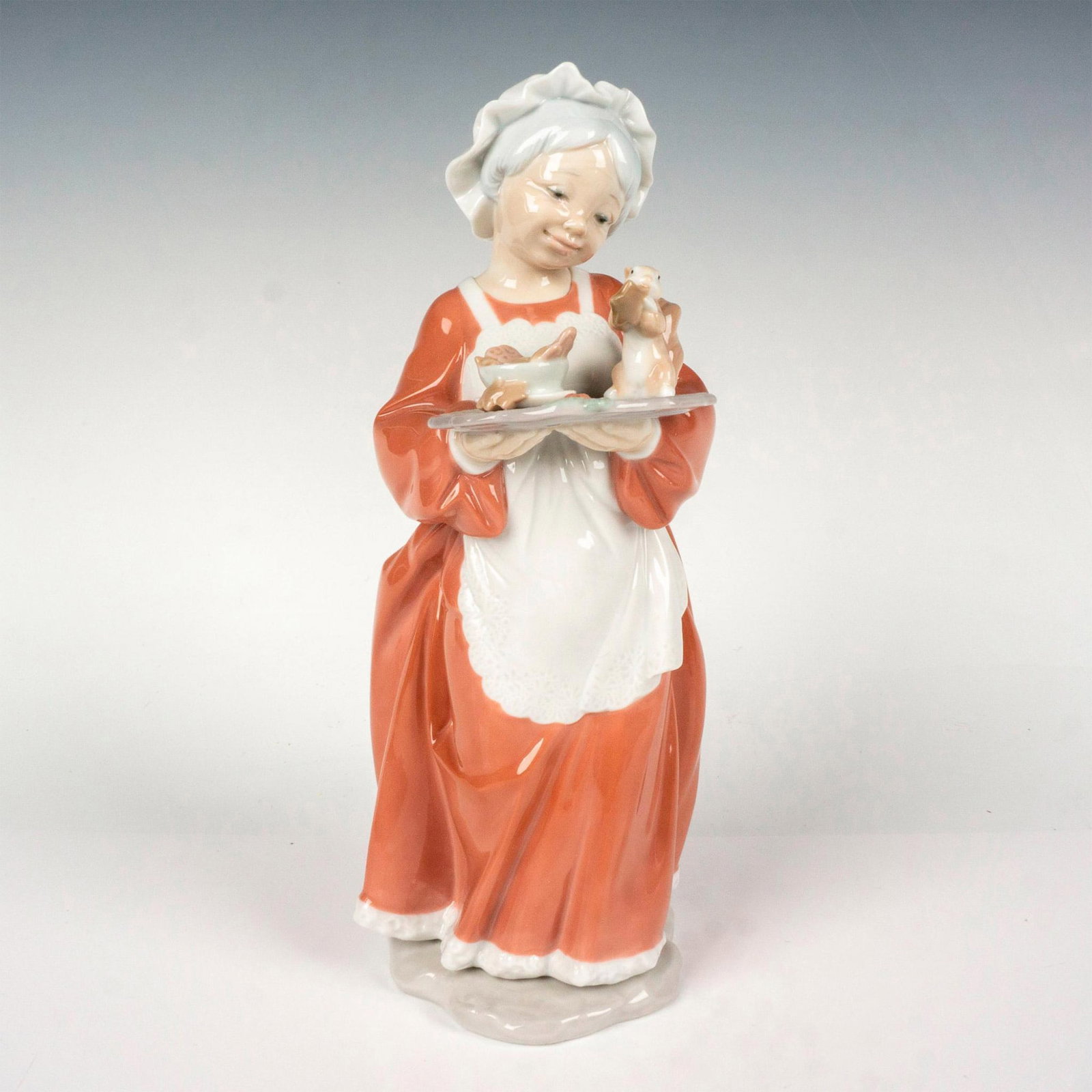 Mrs. Santa Claus 1006893 - Lladro Porcelain Figurine: Glossy finish; Lladro backstamp. Includes original box. Box measures: 12.5"L x 6.5"W x 8"H. Artist: Virginia Gonzalez Issued: 2003 - 2008 Dimensions: 10.5"H x 4.5"W Manufacturer: Lladro Country of Ori