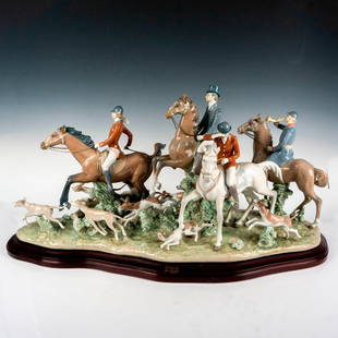 Fox Hunt 1005362 Ltd. - Lladro Porcelain Figurine: Glossy finish; Lladro backstamp. Includes base. Base measures: 32.25"L x 16"W x 1.75"H. Artist: Salvador Furio Issued: 1986 - 2014 Dimensions: 16.25"H x 33"W Manufacturer: Lladro Country of Origin: