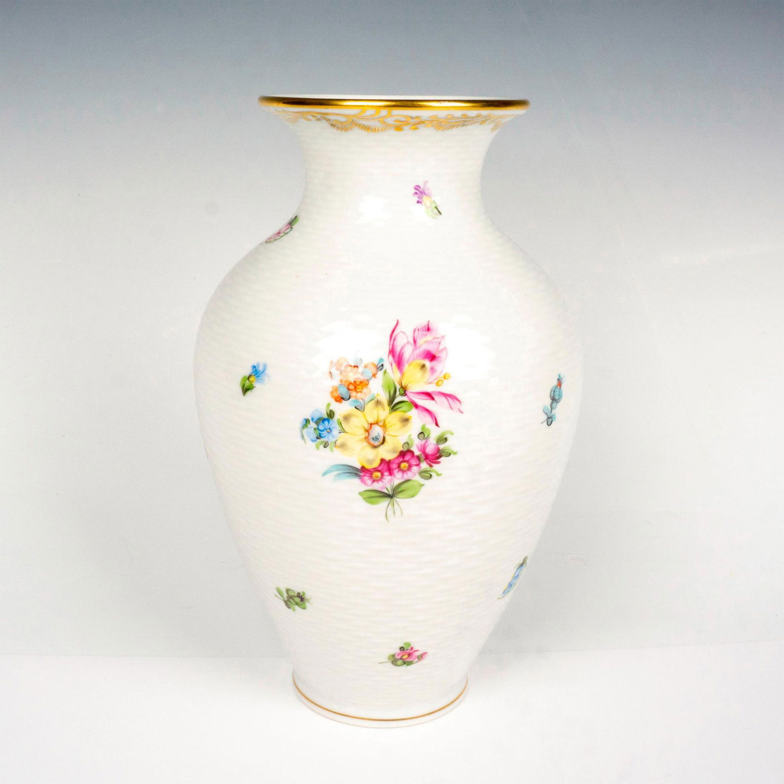 Herend Porcelain Vase, Bouquet Cornelia (1 of 3)