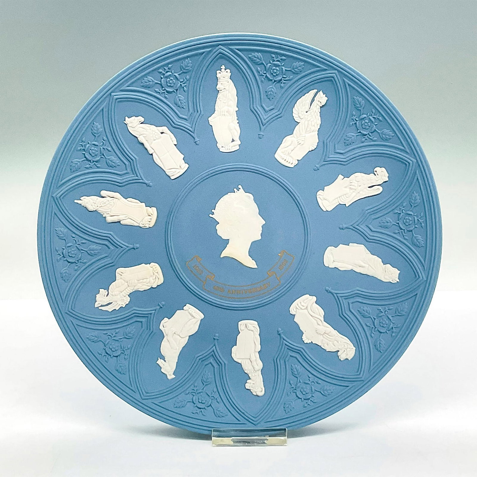 Wedgwood Jasperware Plate, 40th Anniv Queen Elizabeth II: Matte blue stoneware with white sprigged decoration of the queen and various emblems in low-relief, celebrating 40 years since her succession to the throne 1952-1992. Limited edition of 5000. Wedgwood