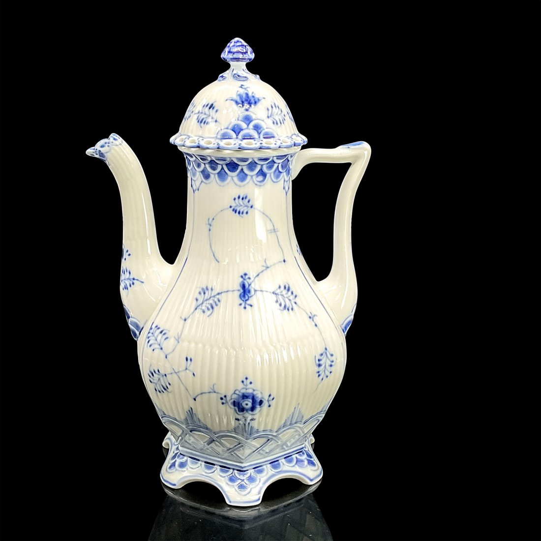 Royal Copenhagen Lidded Coffee Pot, Blue Fluted Lace (1 of 3)