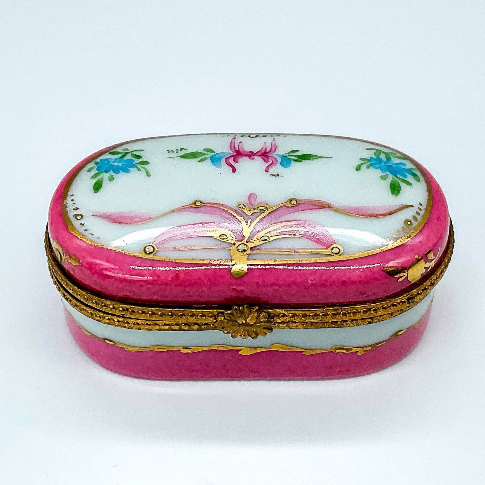 Vintage Limoges Hand Painted Pink White with Flowers: Lovely white porcelain oval box hand painted with pink accents and floral embellishments. Gold hinged box with flower clasp. Decorative piece. Paris-Style Limoges, France mark on bottom. Issued: 20th 