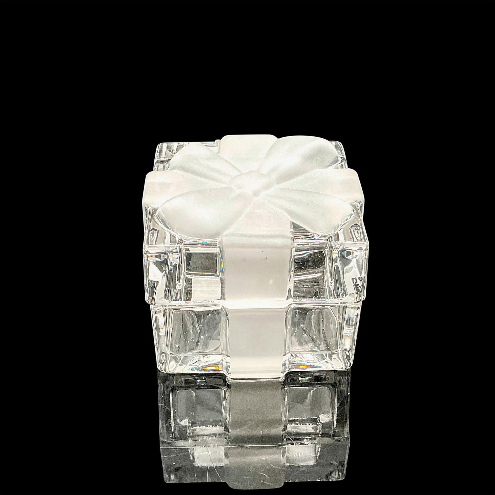 Marquis by Waterford Crystal Present Box Small 1057480: This two-part box features a frosted bow and sparkling crystal with which to show off your gift. Elevate your gift card or special piece of jewelry with this forever keepsake. Waterford backstamp. Thi