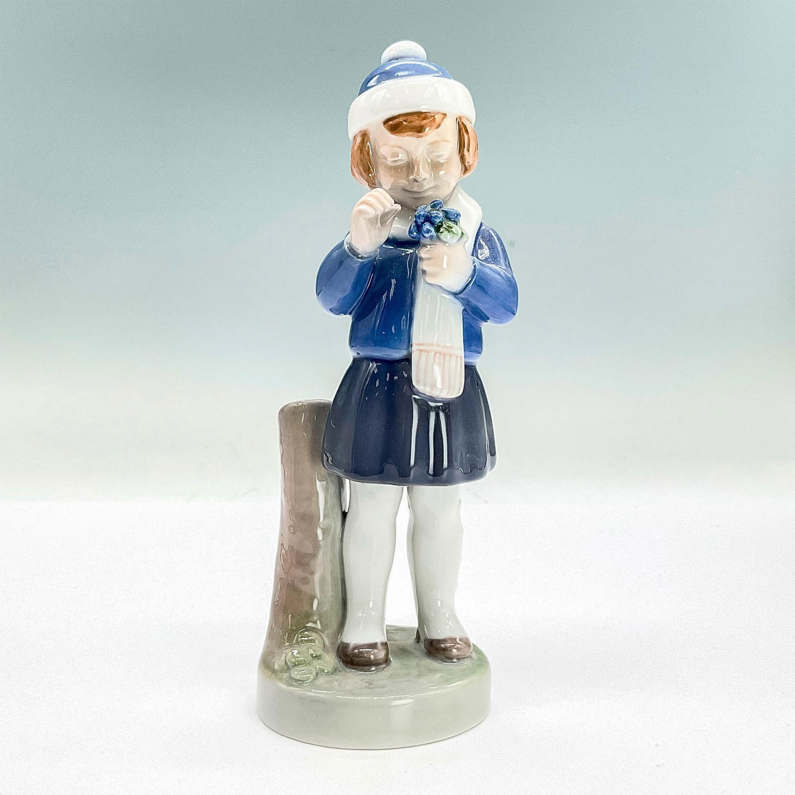 Bing & Grondahl Porcelain Figurine, Girl With Posies 4525 (1 of 3)